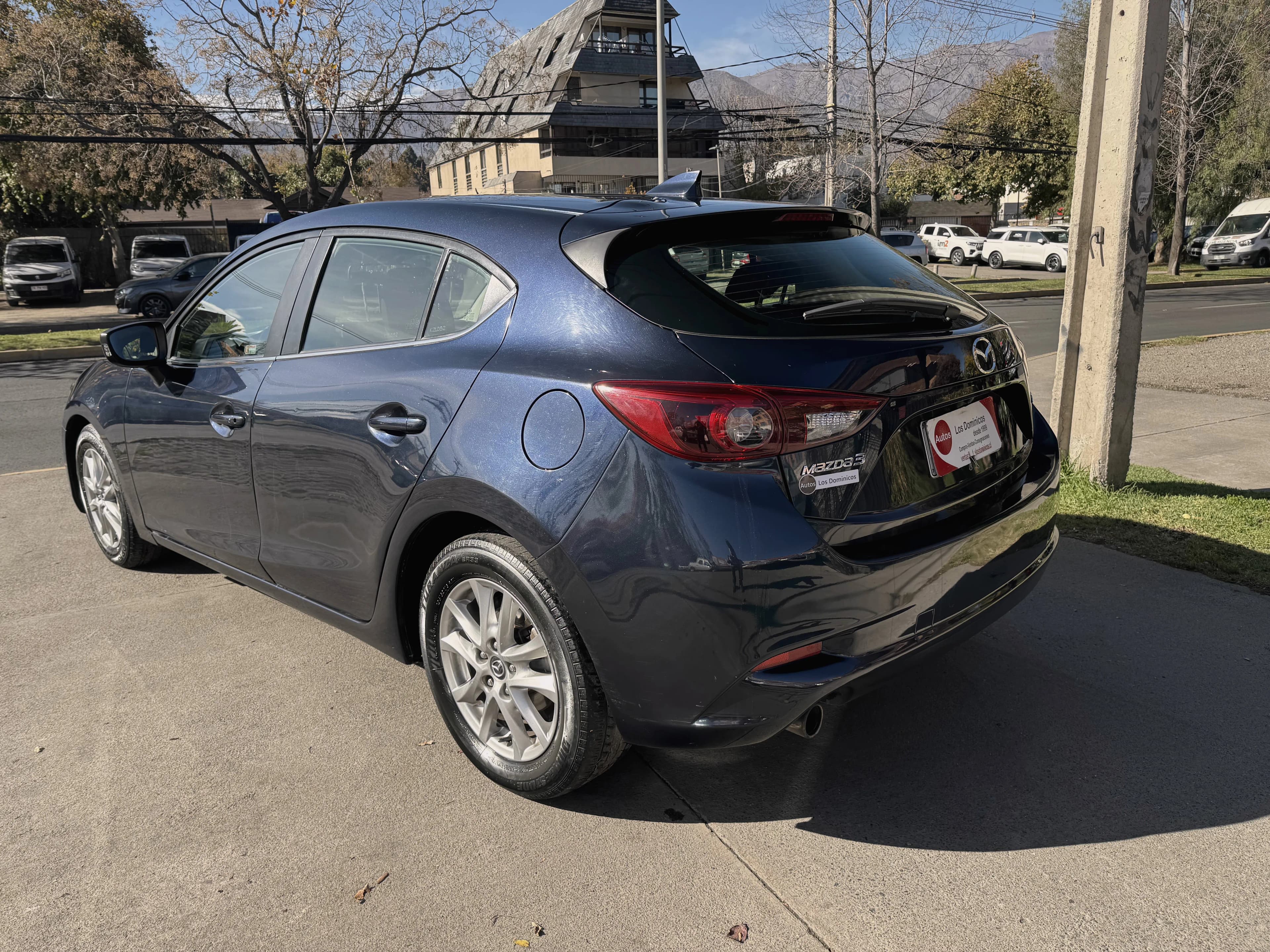 Mazda 3 HB 2.0 AUTOMATICO TECHO CARPLAY CAMARA  vista 3
