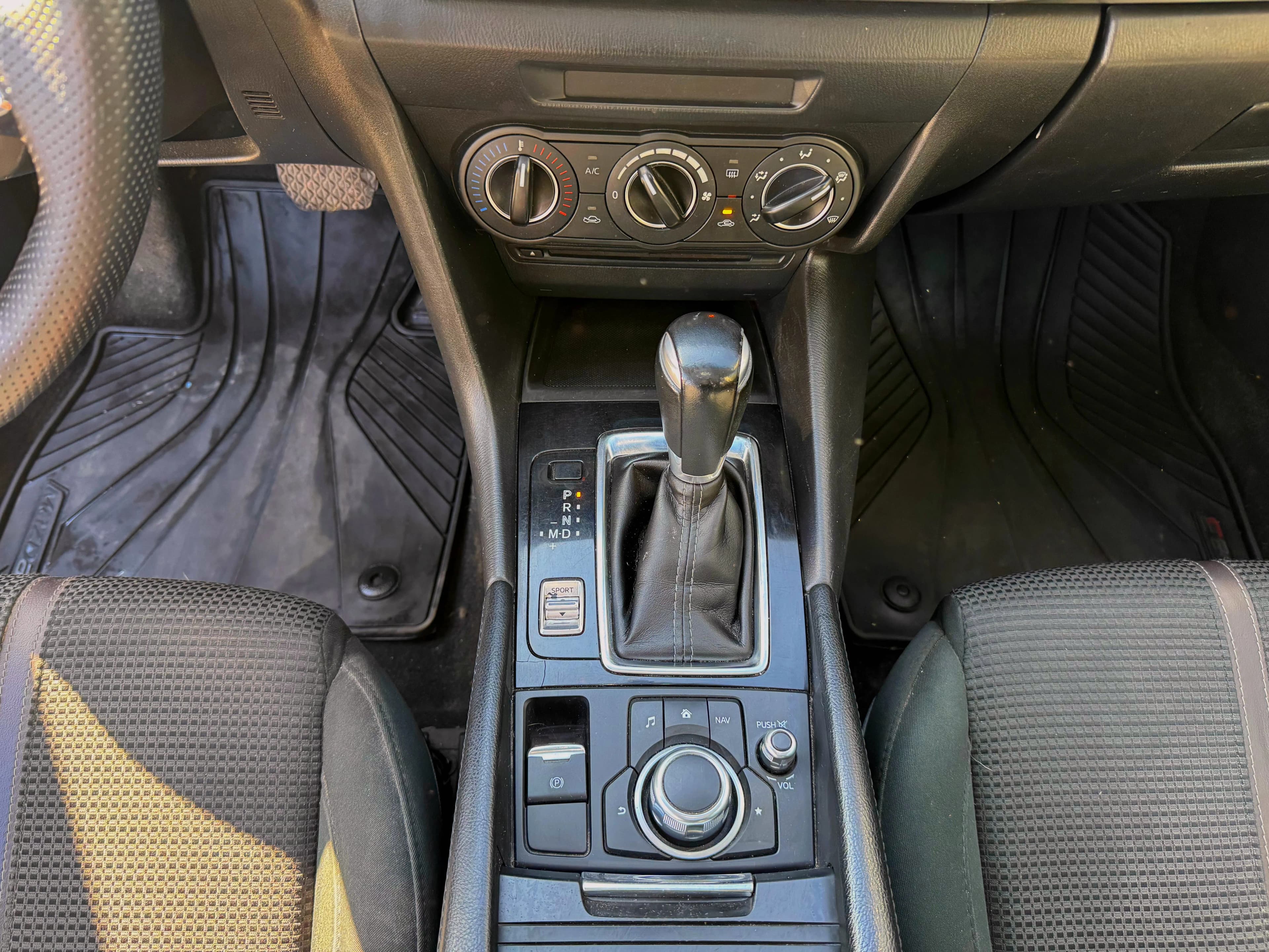 Mazda 3 HB 2.0 AUTOMATICO TECHO CARPLAY CAMARA  vista 6