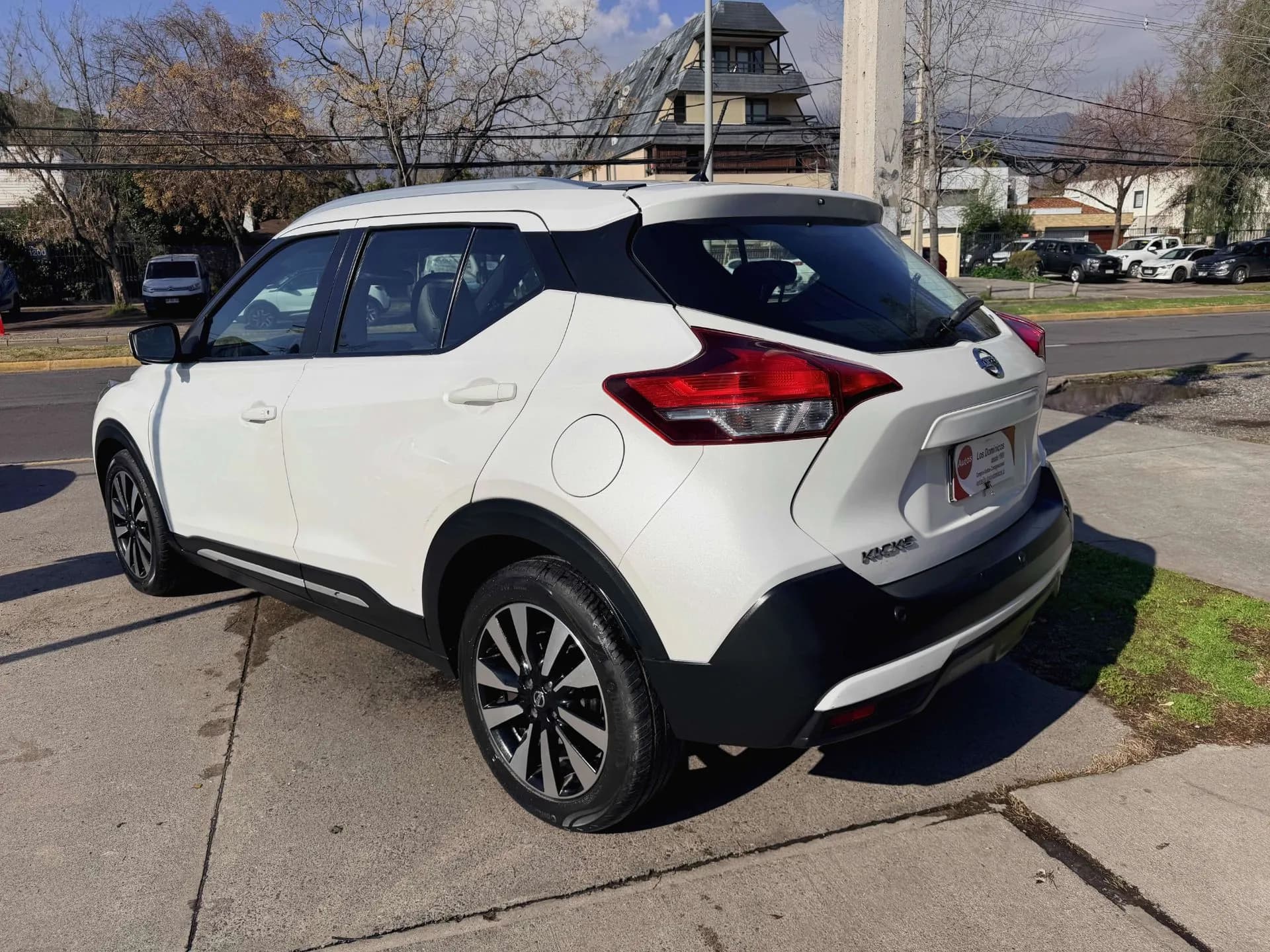 Nissan NISSAN - KICKS - EXCLISIVE 1.6 AUTOMATICO FULL AIRE AIRBAG SONY VER EN LAS CONDES vista 5