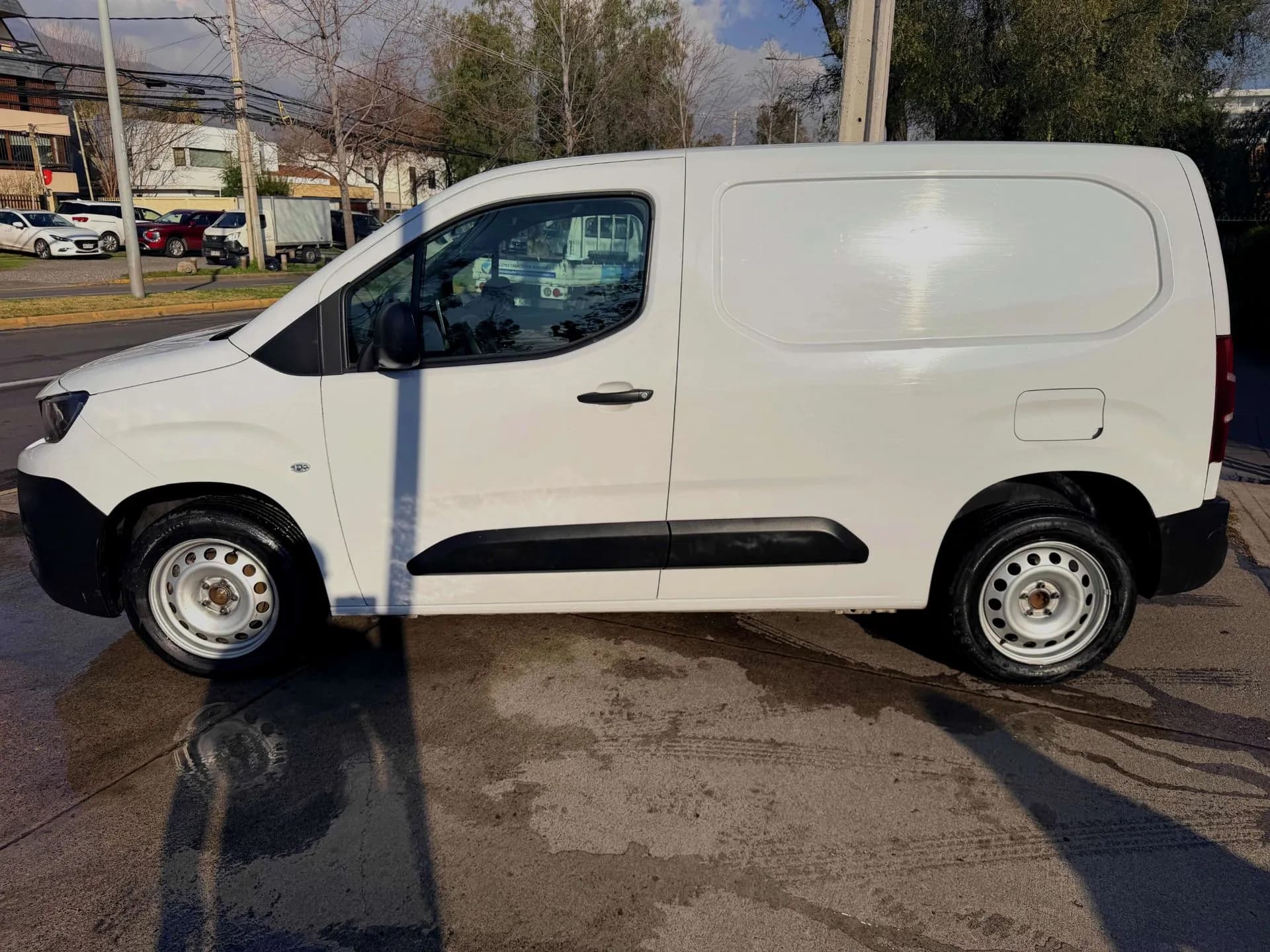 Peugeot PEUGEOT - PARTNER - DIESEL 1.5 MEC SOLO 50.000 KM VER EN LAS CONDES vista 4