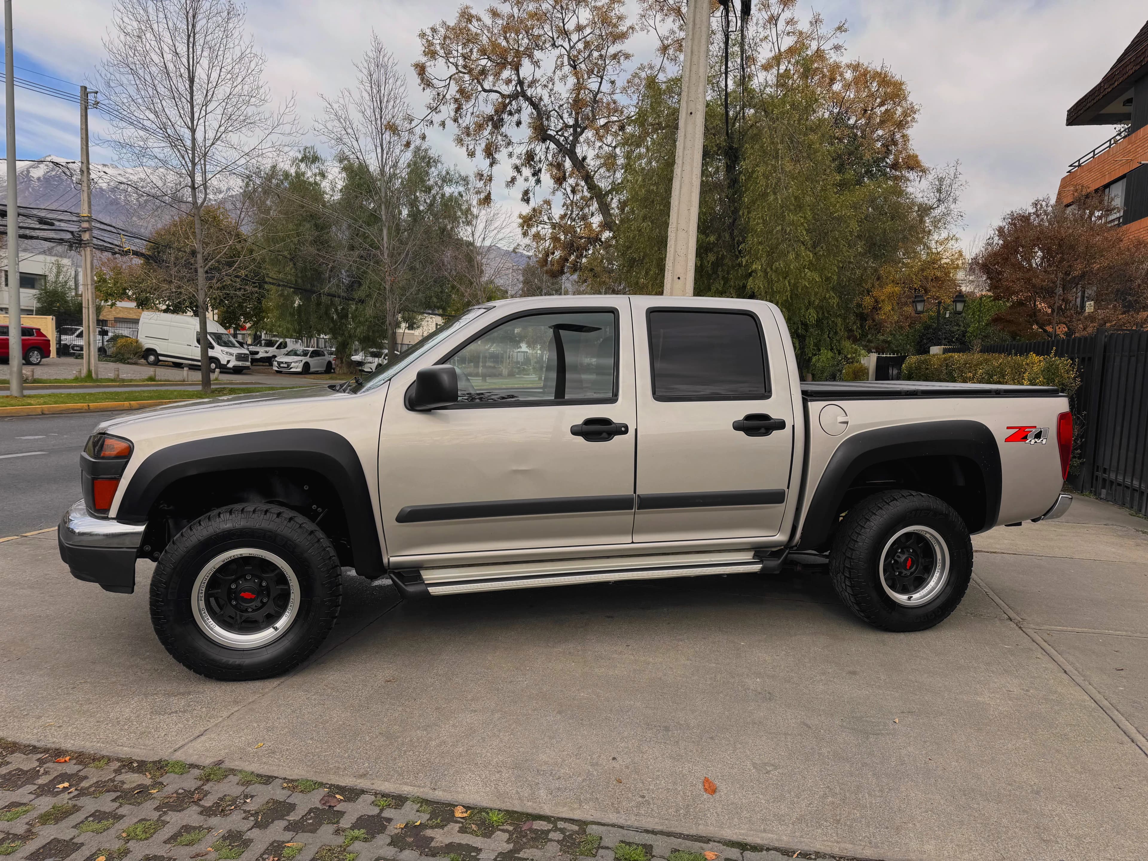 CHEVROLET COLORADO Z71 4X4 3.7 AUTOMATICA vista 4
