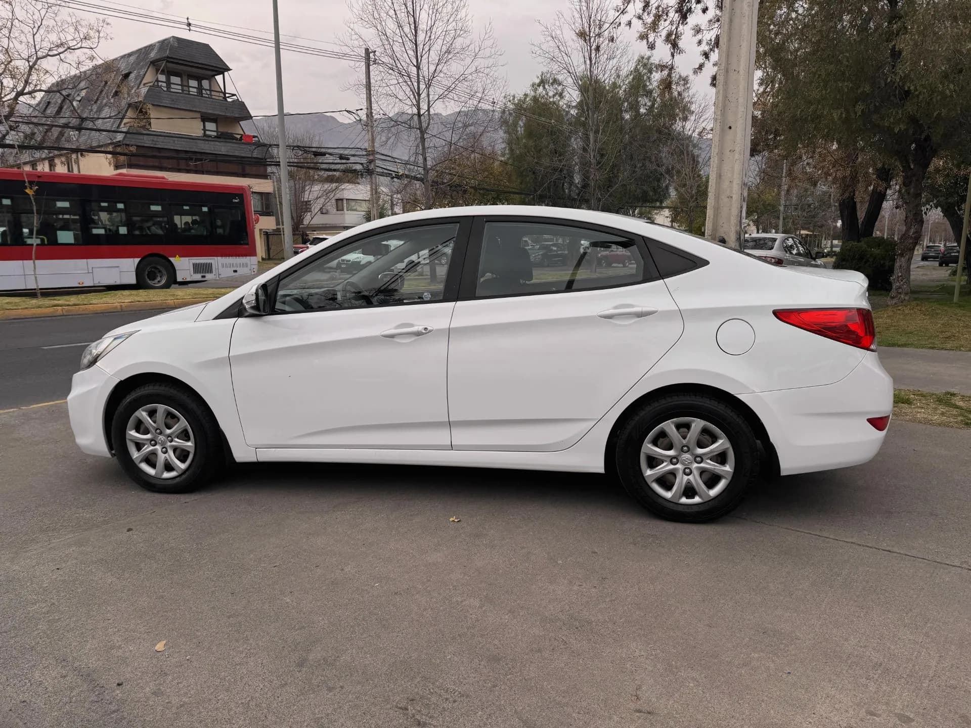 HYUNDAI HYUNDAI - ACCENT - ACCENT RB GL 1.6 AUTOMATICO FULL AIRE vista 5