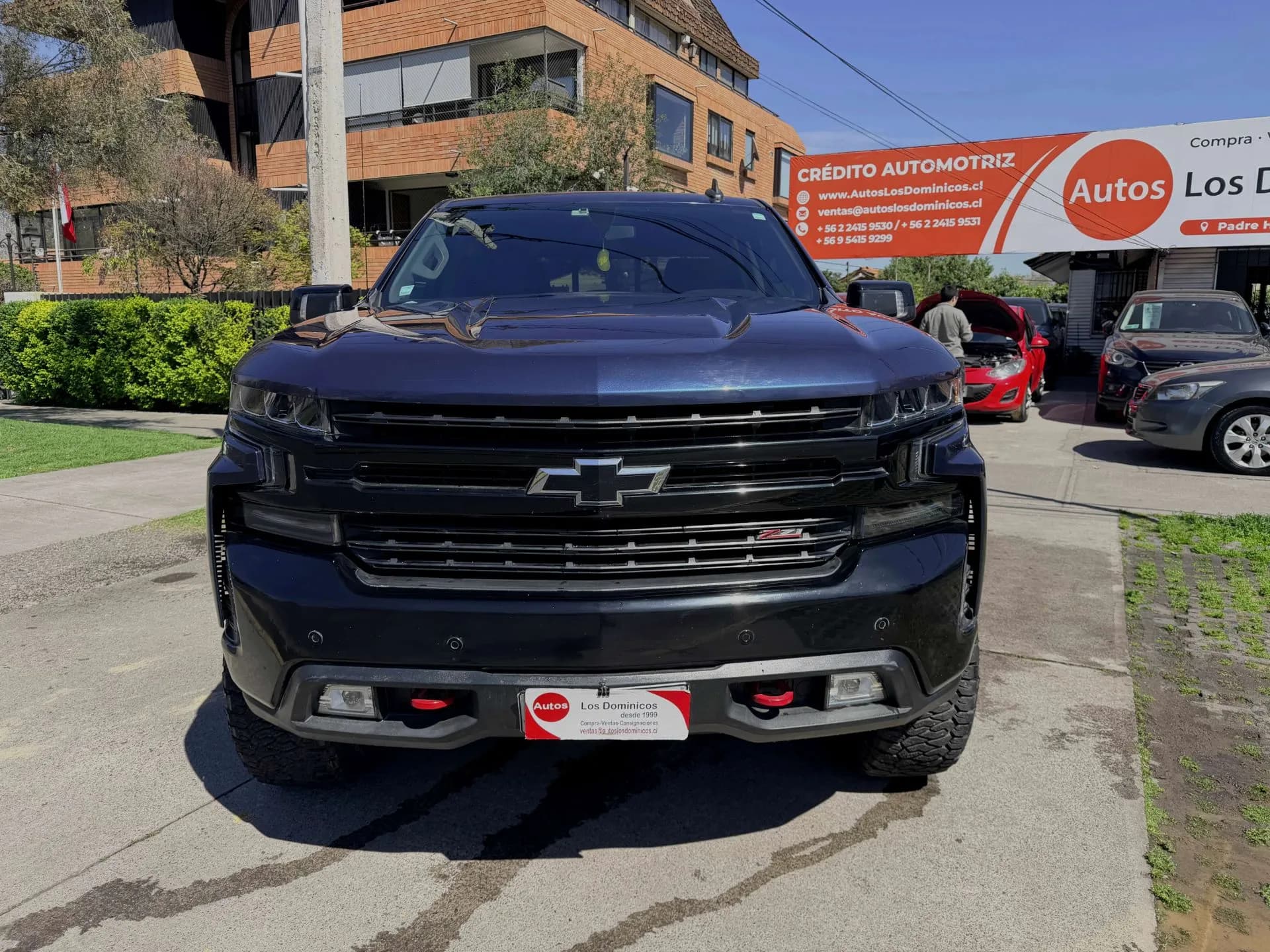 CHEVROLET CHEVROLET - SILVERADO - Z71 5.3 AUT 4X4 DESCUENTA IVA FULL CUERO TECHO CARPLAY CAMARA VER EN LAS CONDES vista 3