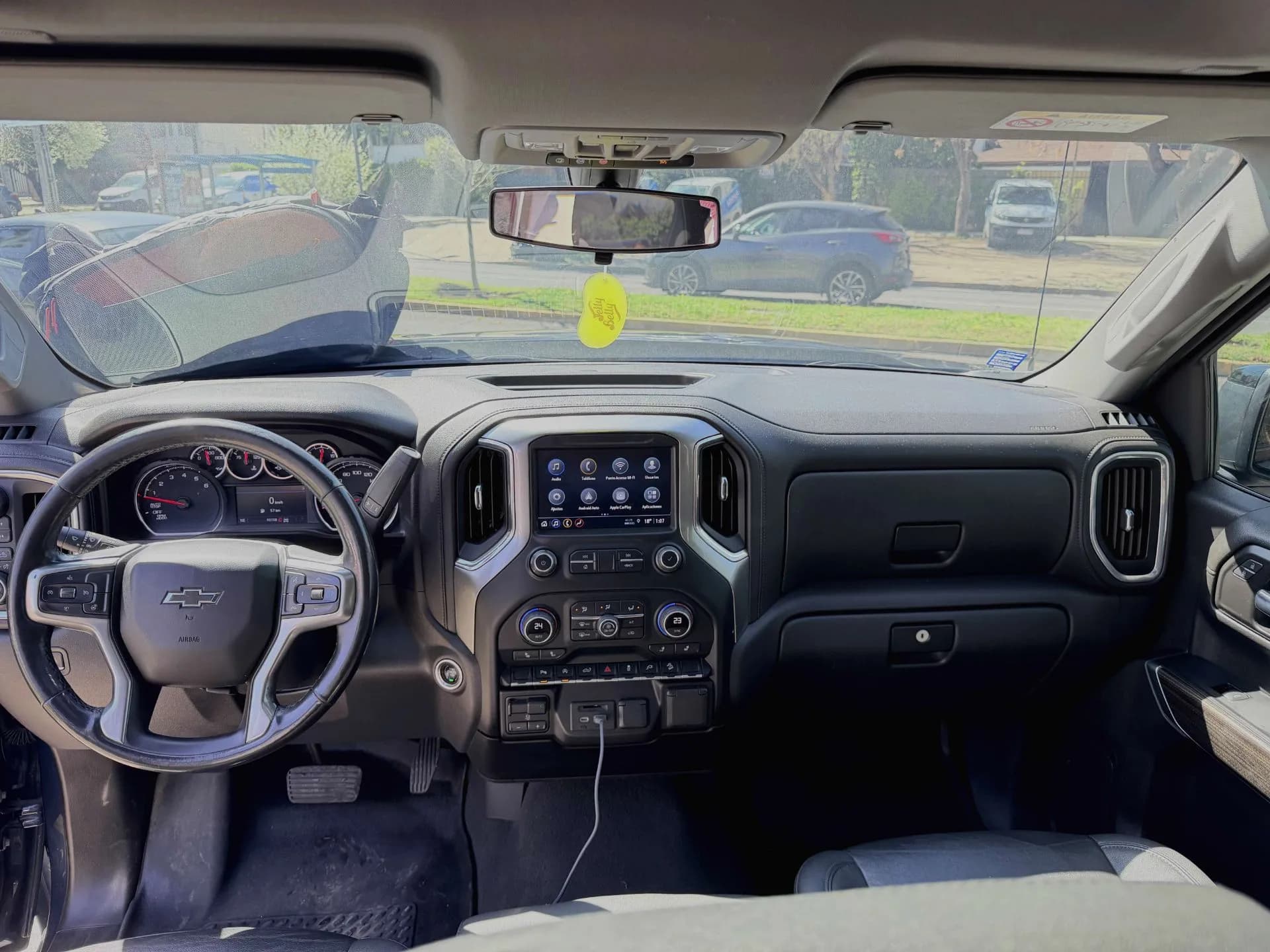 CHEVROLET CHEVROLET - SILVERADO - Z71 5.3 AUT 4X4 DESCUENTA IVA FULL CUERO TECHO CARPLAY CAMARA VER EN LAS CONDES vista 6