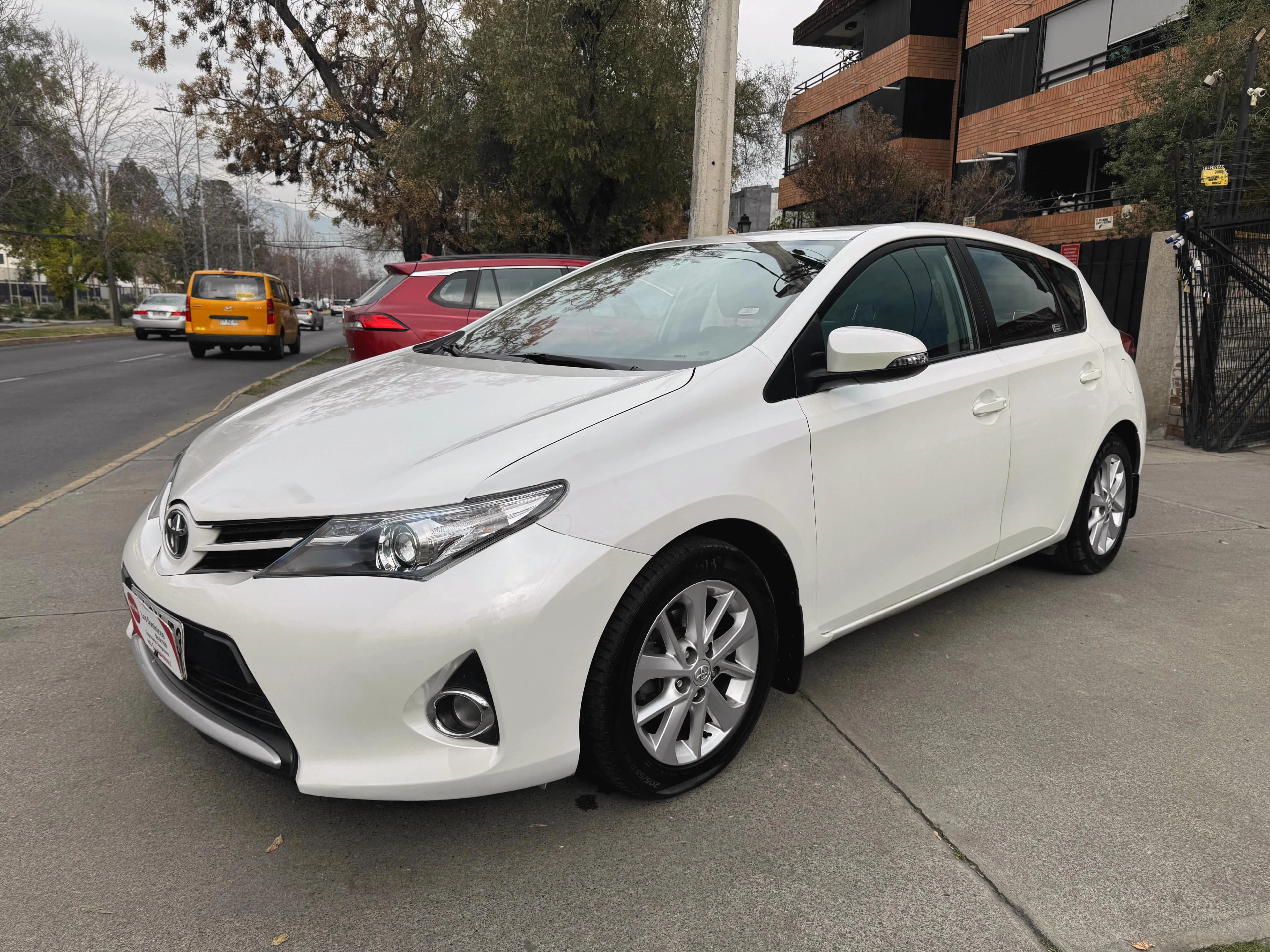Toyota AURIS LEI 1.6 AUTOMATICO vista 3