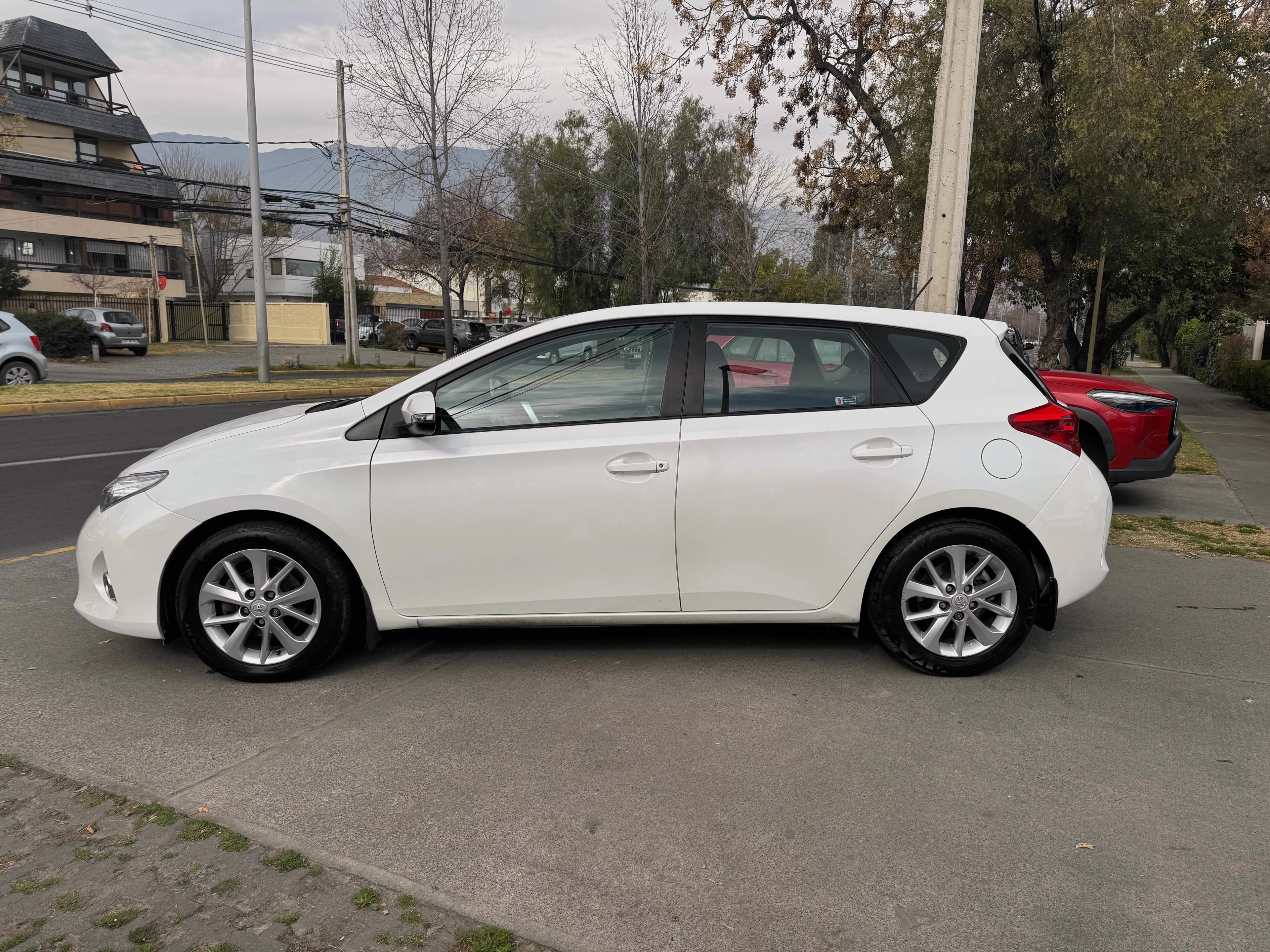 Toyota AURIS LEI 1.6 AUTOMATICO vista 4