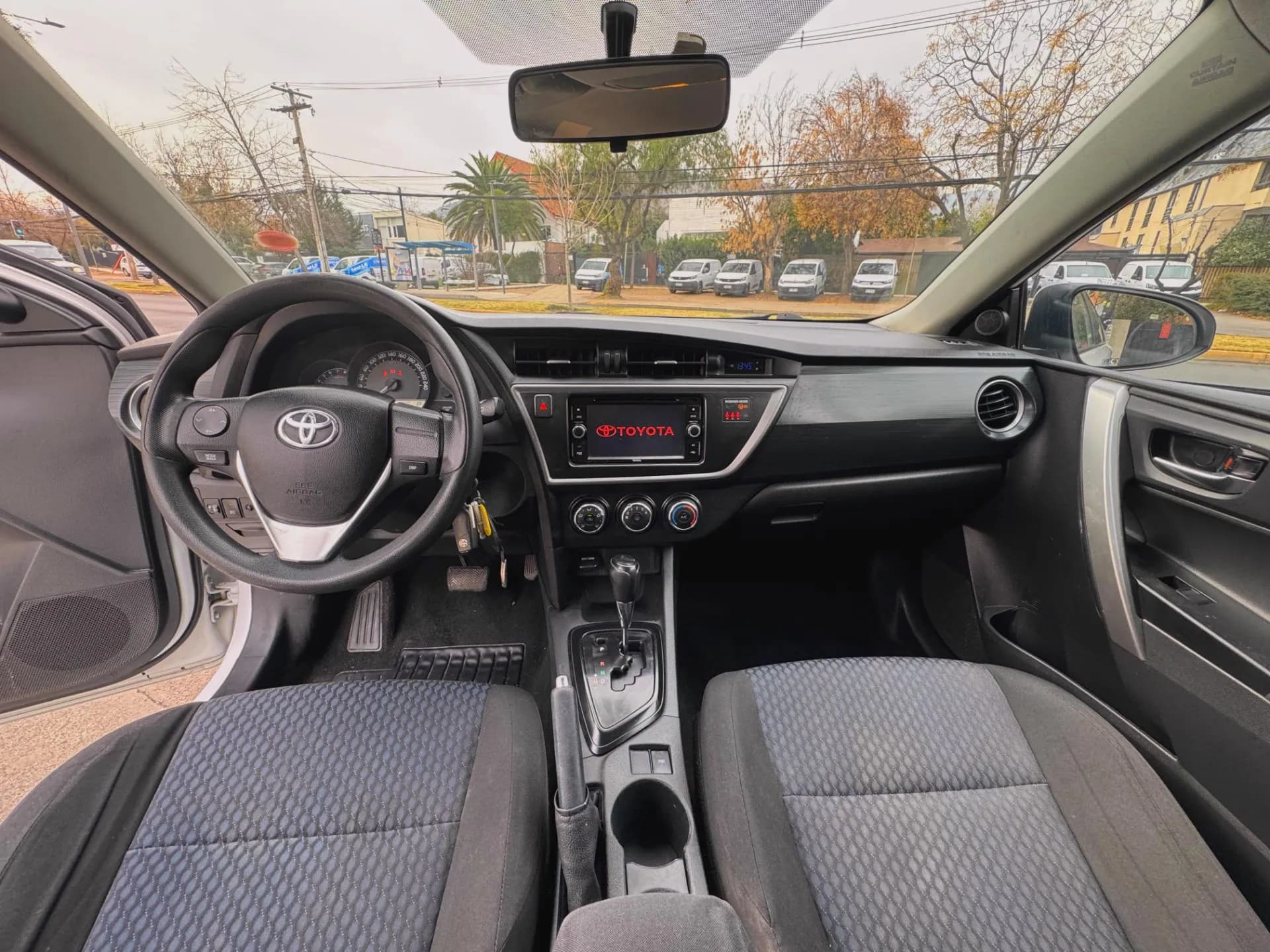 Toyota TOYOTA - AURIS - SPORT LEI 1.6 AUTOMATICO FULL AIRE 8 AIRBAG TV CAMARA VER EN LAS CONDES vista 4