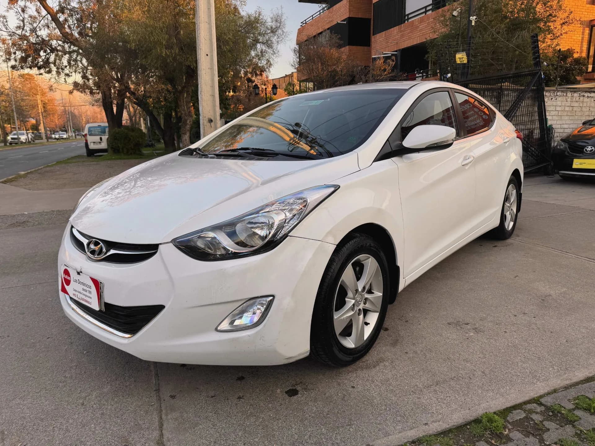 HYUNDAI ELANTRA vista 3