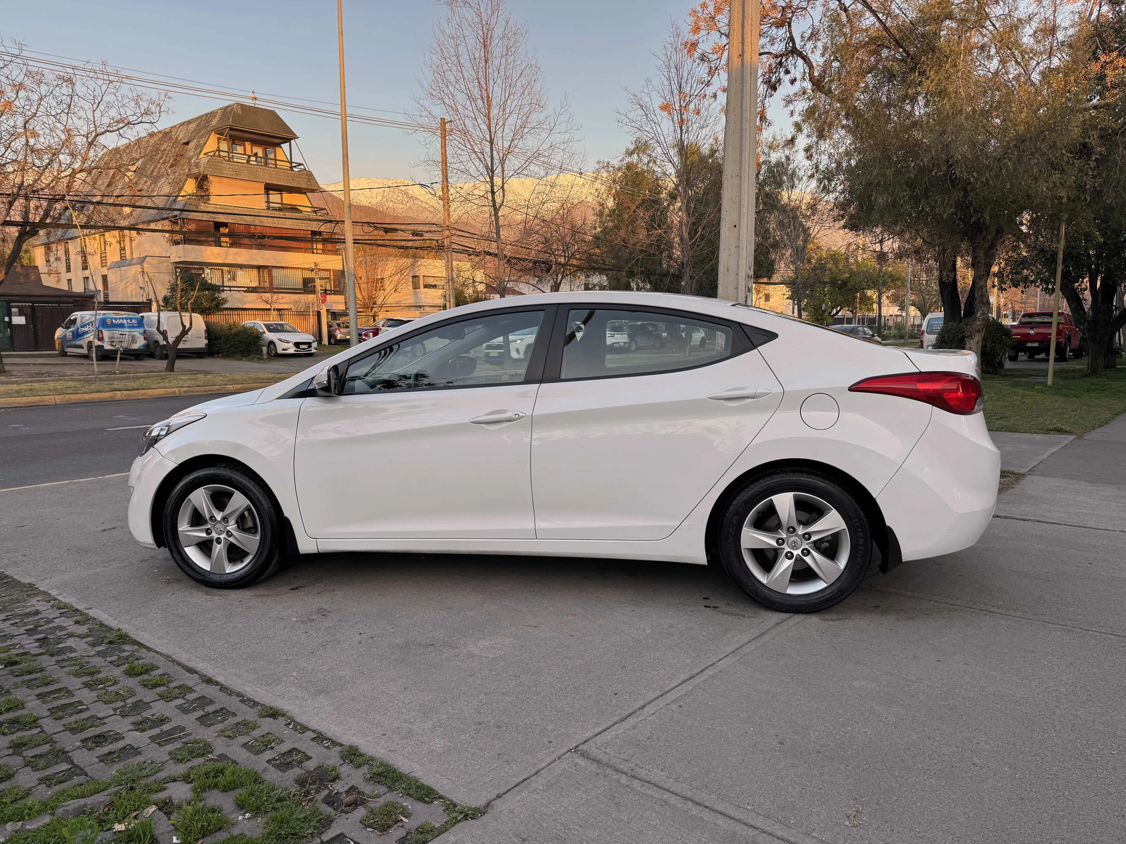 HYUNDAI ELANTRA GLS 1.6 16V MEC 6 VEL ABS A/C  vista 4