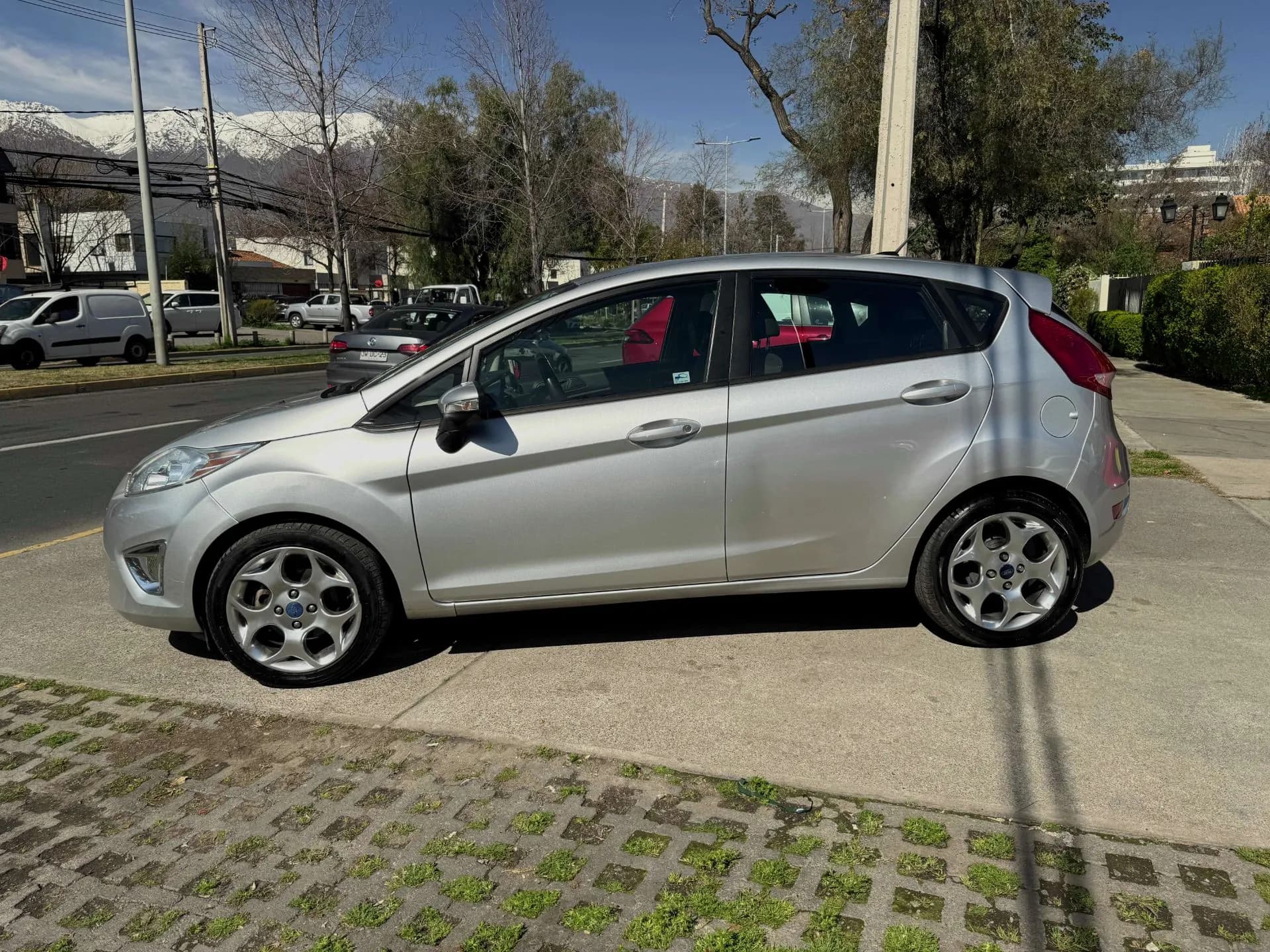 FORD FORD - FIESTA - TITANIUM 1.6 MEC FULL TECHO AIRE AIRBAG VER EN LAS CONDES vista 4