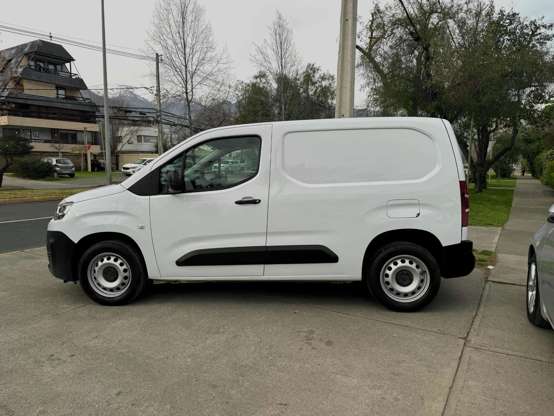 Citroën CITROEN - BERLINGO - DIESEL 1.5 MEC 6 VEL SOLO 49.000 KM VER EN LAS CONDES vista 4
