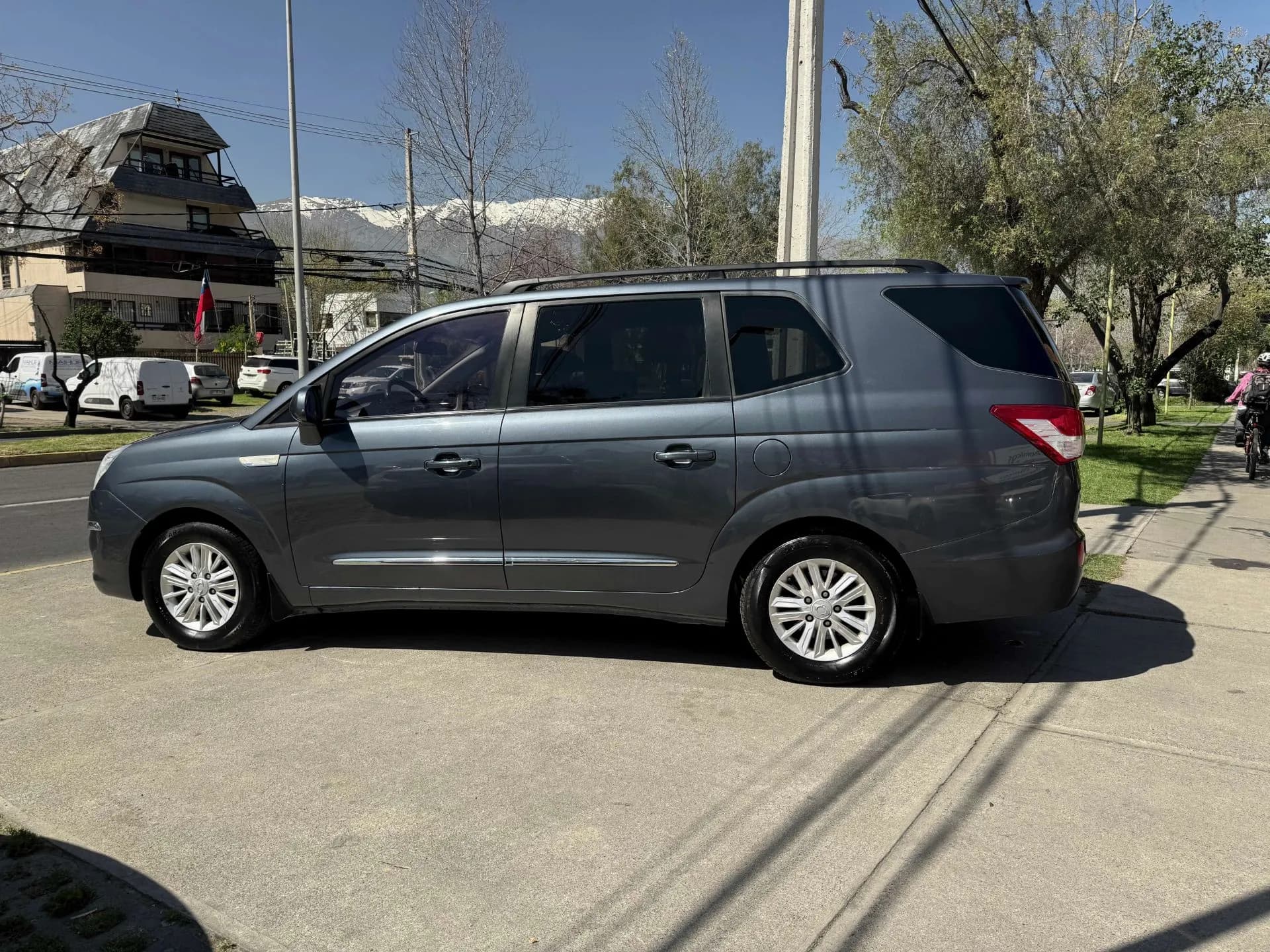 SsangYong SSANGYONG - STAVIC - DIESEL 2.0 MEC 6 VEL SOLO 85.000 KM UNICO DUENO FULL DVD AIRE AIRBAG VER EN LAS CONDES vista 5