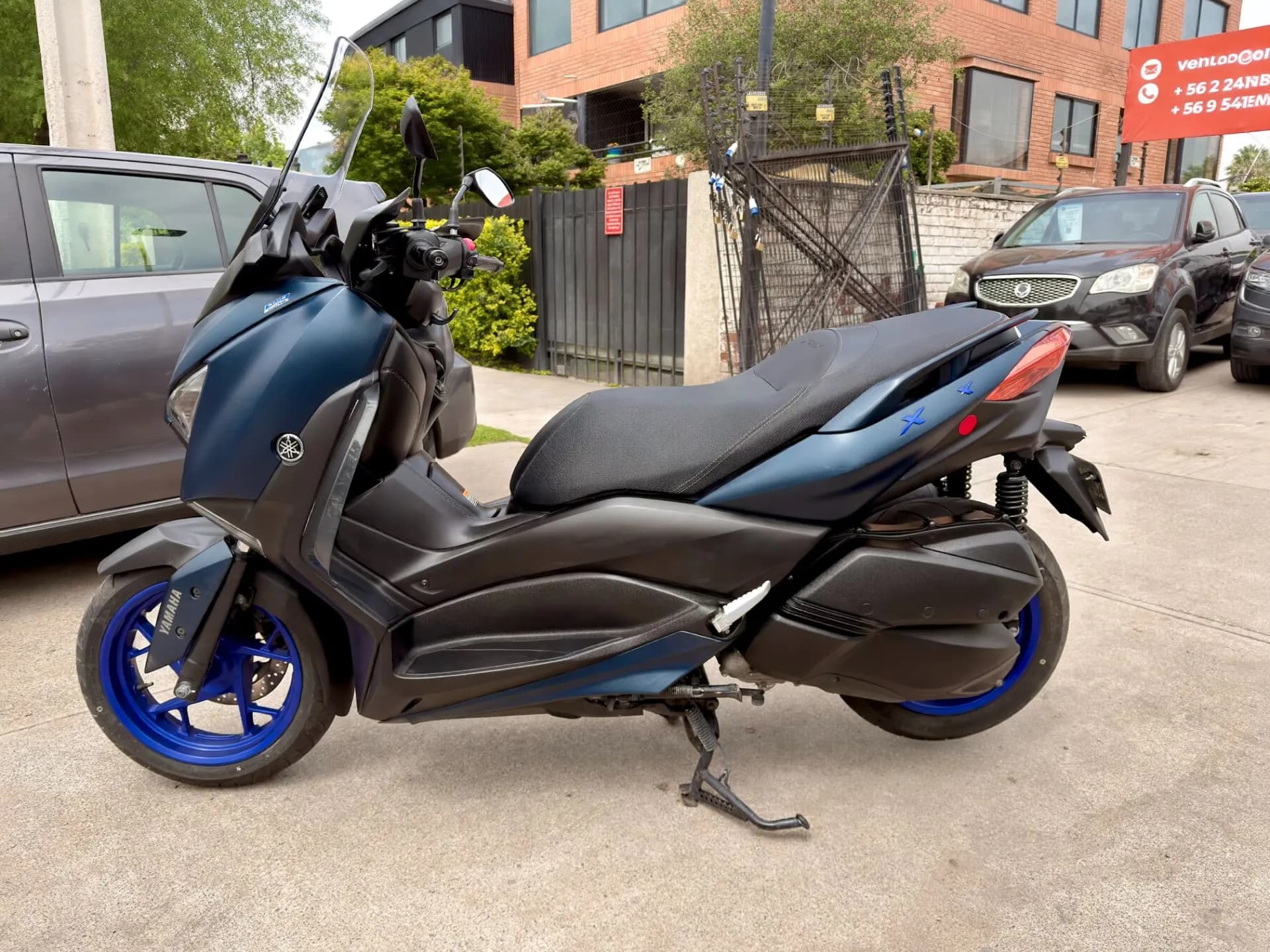 YAMAHA YAMAHA - XMAX 300 - LLAVE INALAMBRICA AUTOMATICA  SOLO 5.200KM VER EN LAS CONDES vista 5