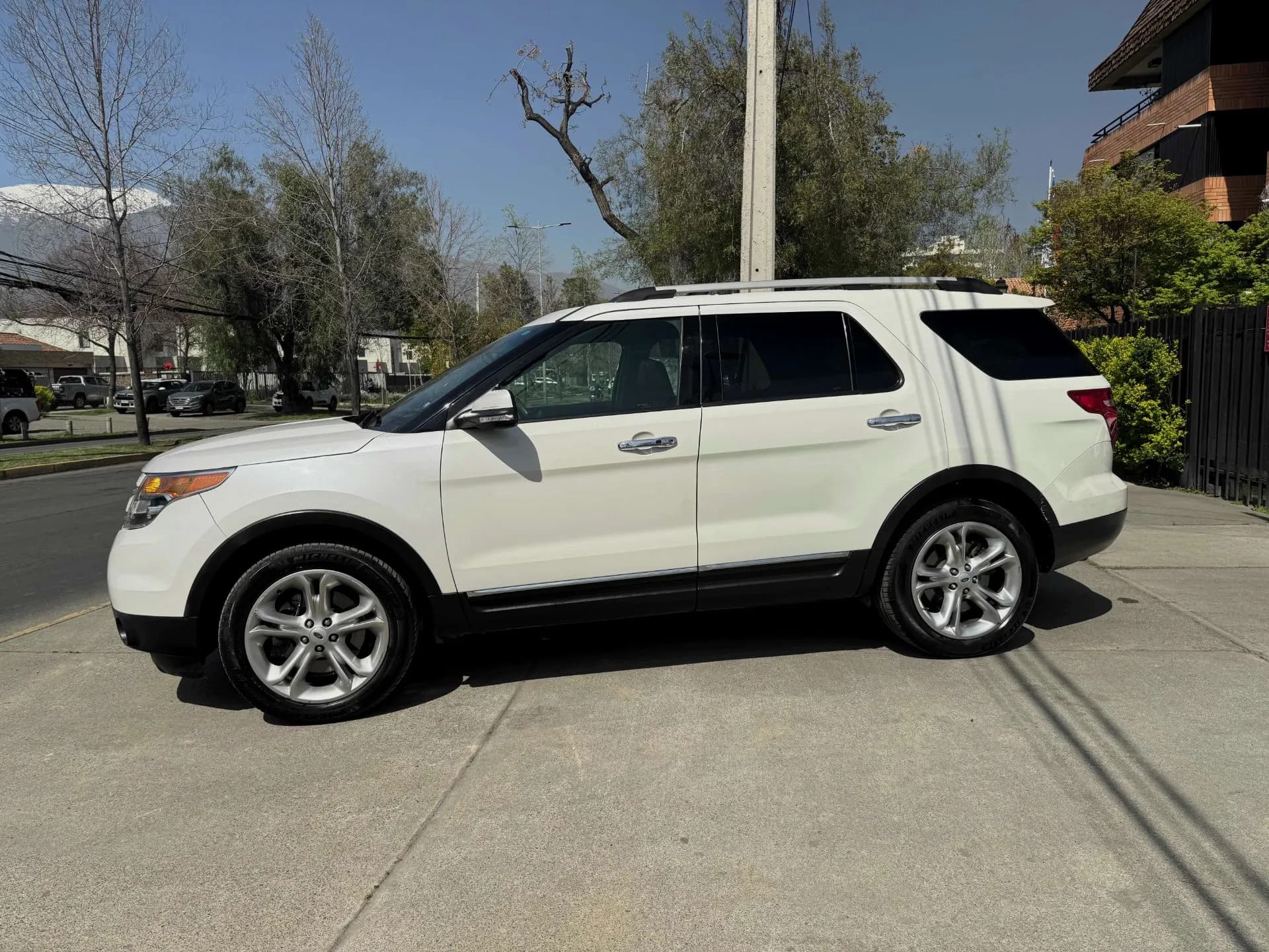 FORD FORD - EXPLORER - XLT 3.5 AUT 4X4 3 CORRIDAS SOLO 111.000 KM FULL DVD CAMARA VER EN LAS CONDES vista 4