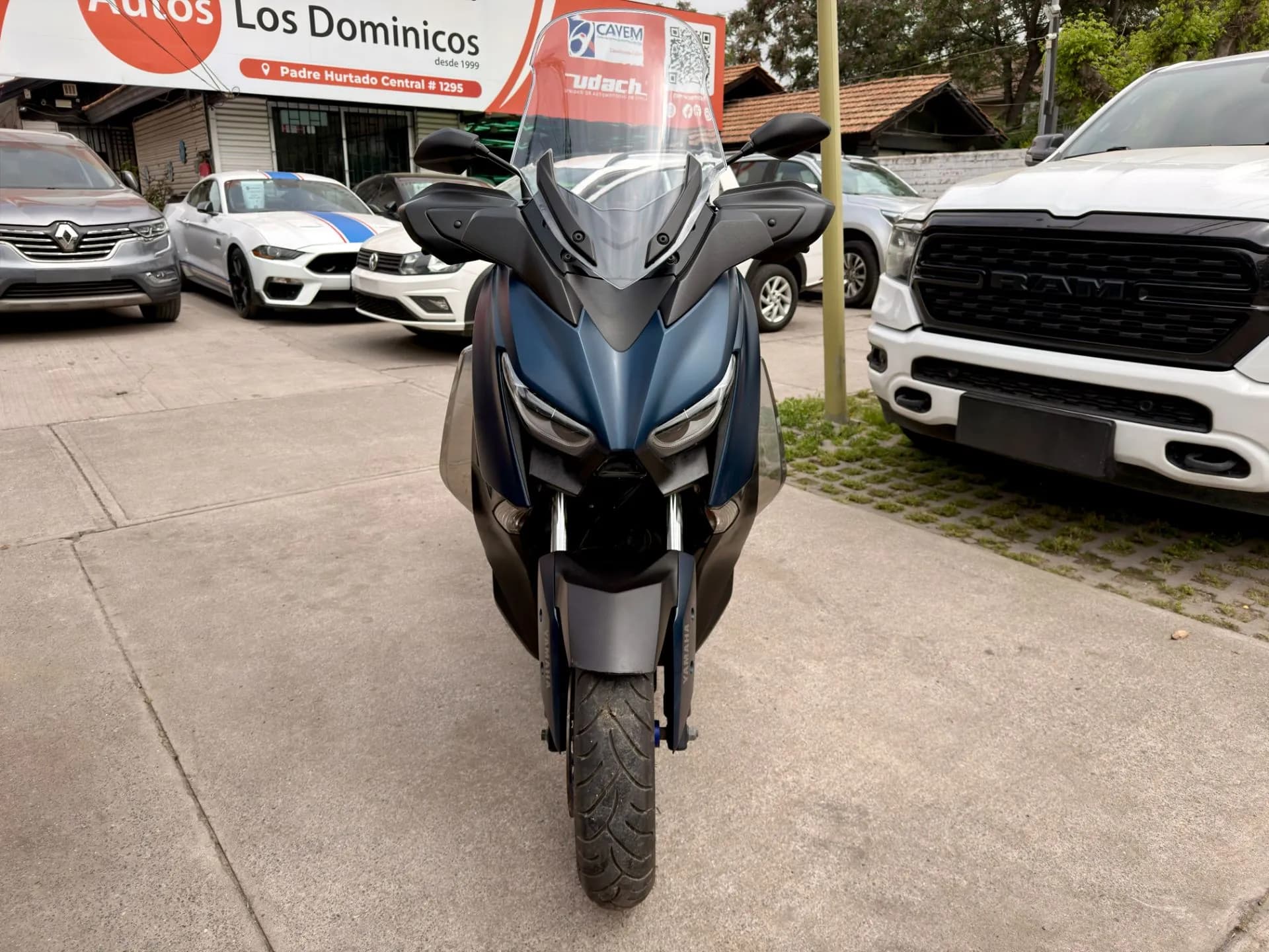 YAMAHA YAMAHA - XMAX 300 - LLAVE INALAMBRICA AUTOMATICA  SOLO 5.200KM VER EN LAS CONDES vista 2