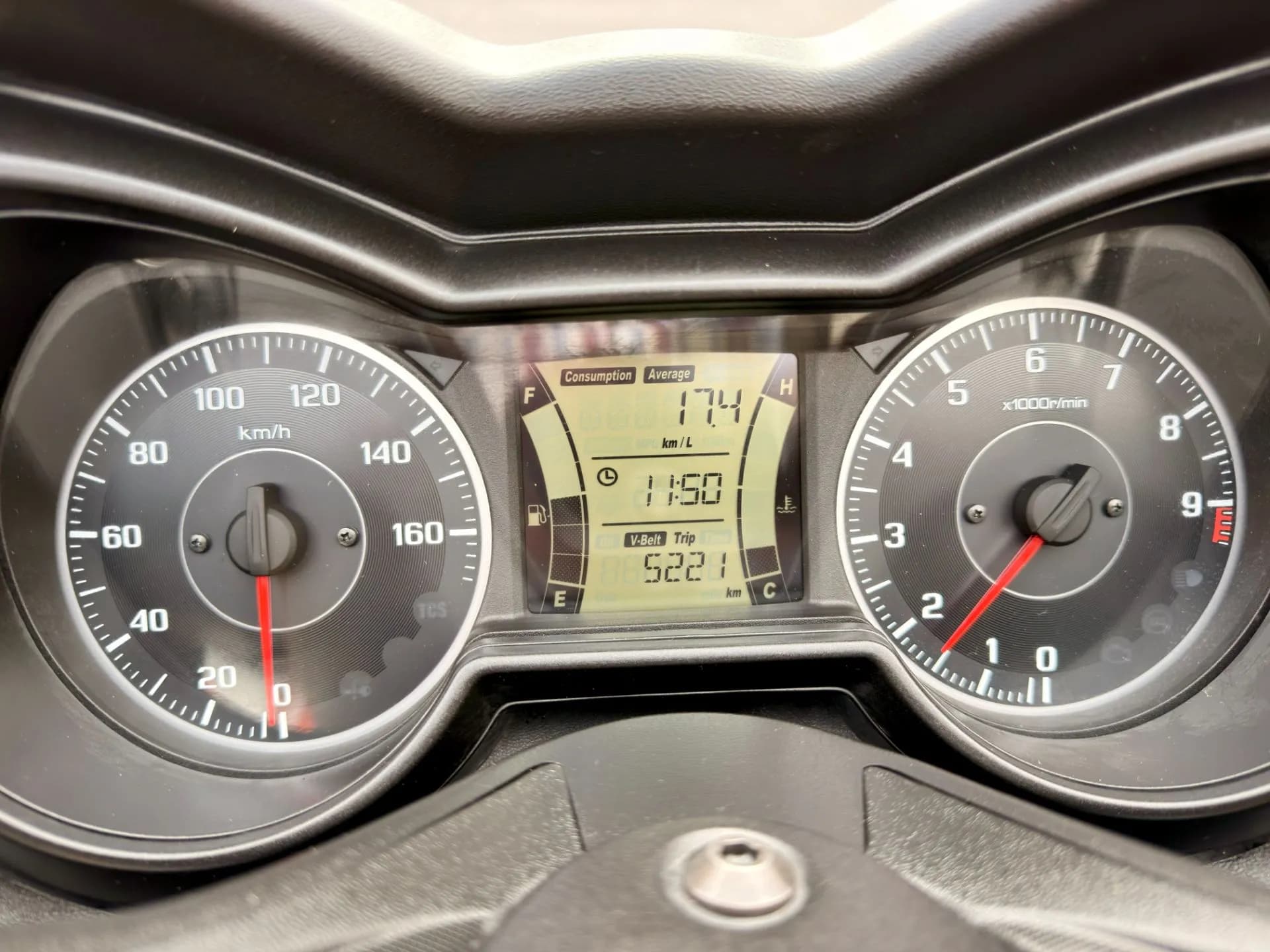 YAMAHA YAMAHA - XMAX 300 - LLAVE INALAMBRICA AUTOMATICA  SOLO 5.200KM VER EN LAS CONDES vista 4