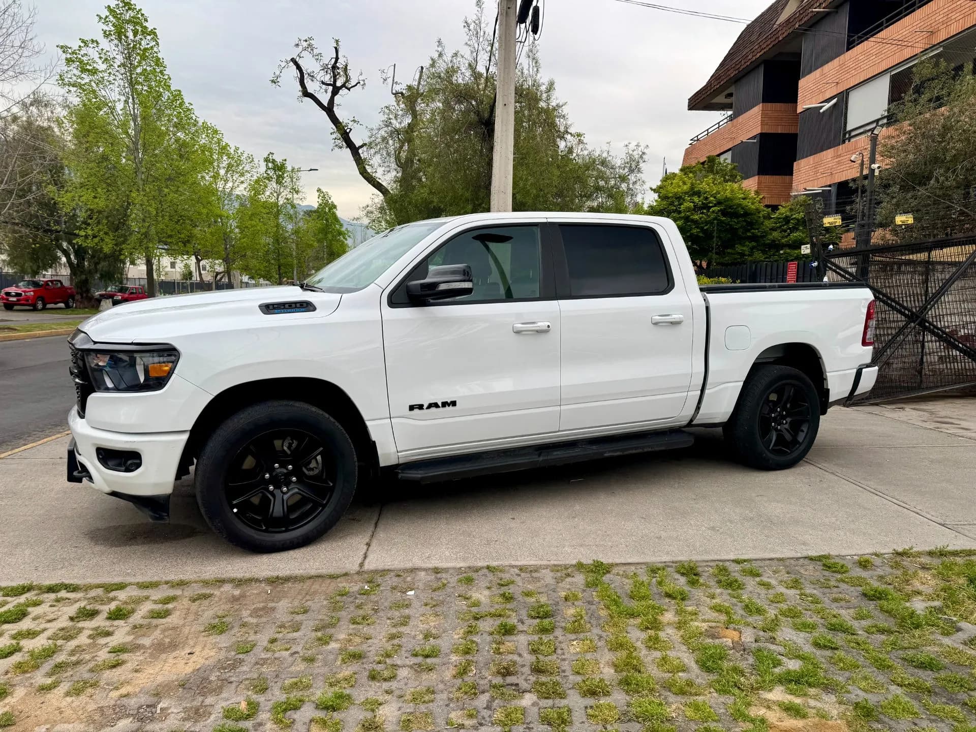 RAM RAM - 1500 - BIG HORN 3.6 AUT 4X4 HIBRIDO DESCUENTA IVA VER EN LAS CONDES vista 6