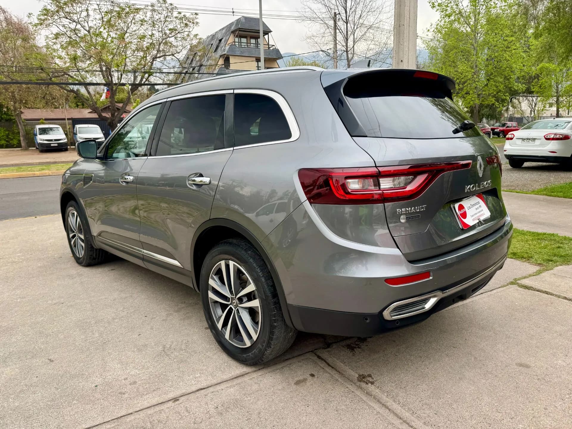 RENAULT RENAULT - KOLEOS - PRIVILEGE 2.5 AUT FULL CUERO TECHO CARPLAY CAMARA UNICO DUENO VER EN LAS CONDES vista 5