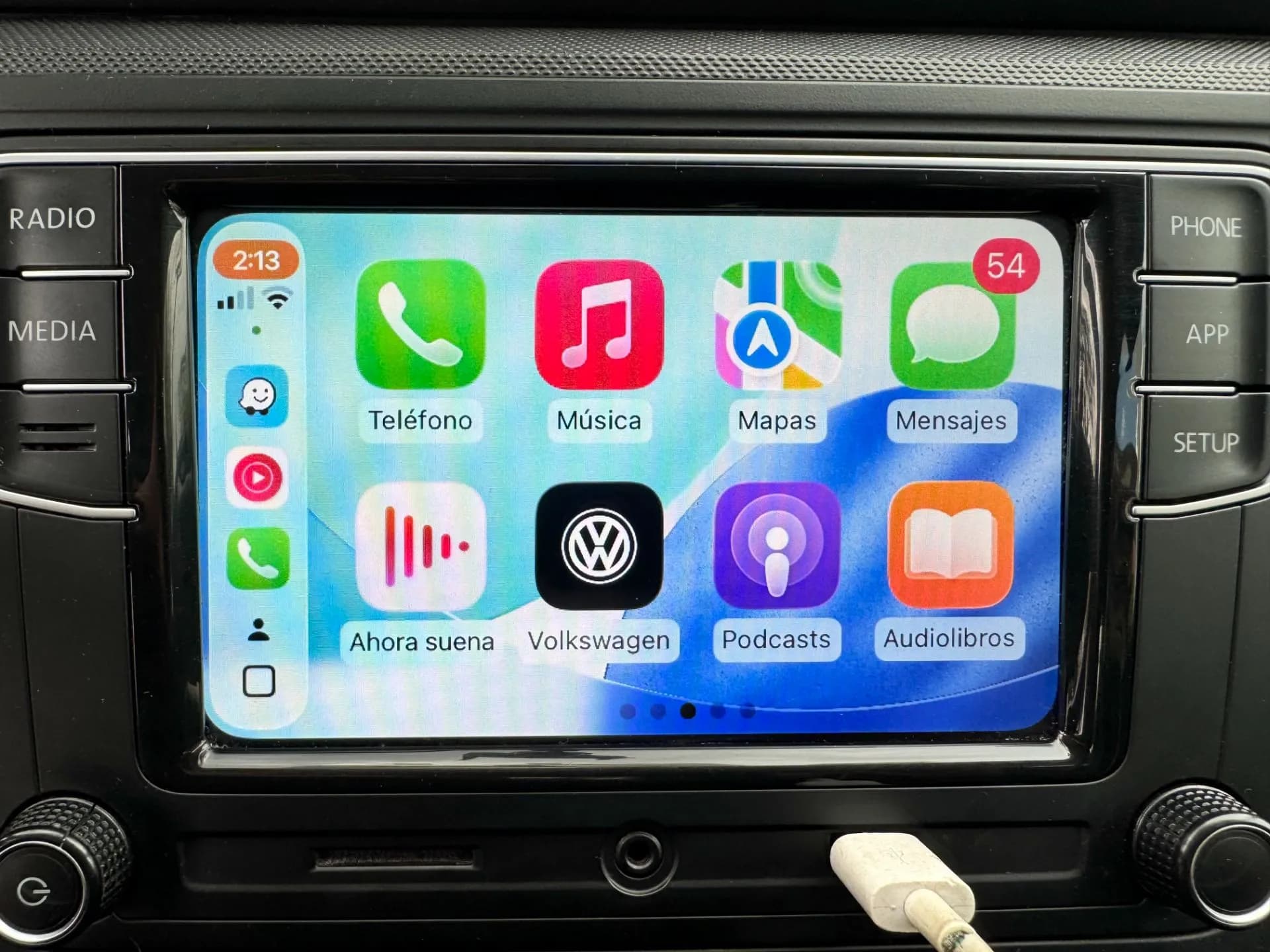 VOLKSWAGEN VOLKSWAGEN - SAVEIRO - COMFORLINE 1.6 MEC FULL CARPLAY AIRBAG ABS VER EN LAS CONDES vista 3