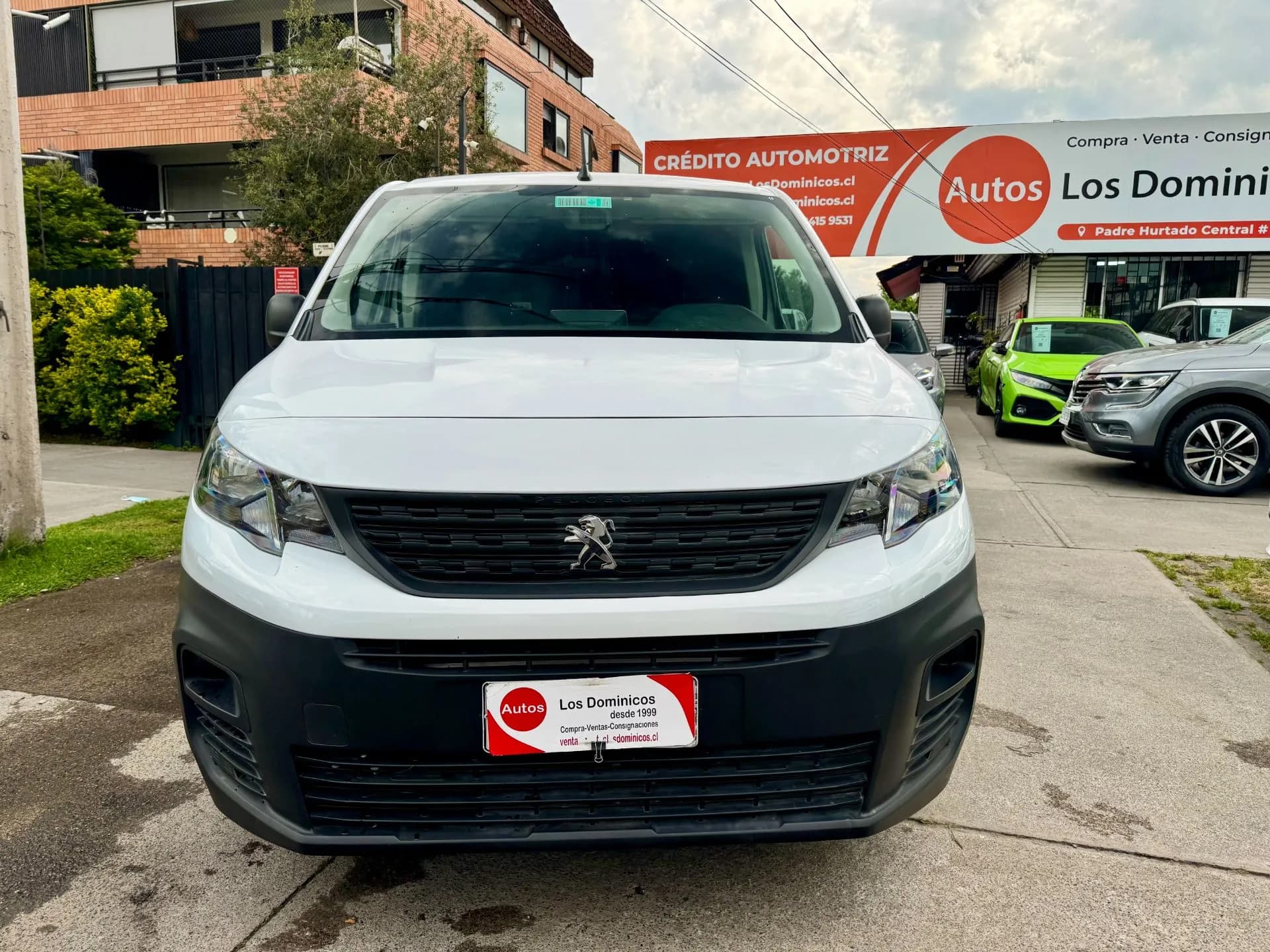 Peugeot PEUGEOT - PARTNER - DIESEL 1.5 MEC 6 VEL SOLO 26.000 KM FULL CARPLAY VER EN LAS CONDES vista 2
