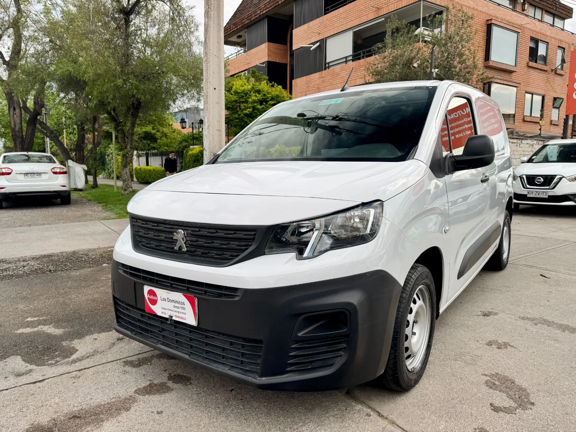 Peugeot PEUGEOT - PARTNER - DIESEL 1.5 MEC 6 VEL SOLO 26.000 KM FULL CARPLAY VER EN LAS CONDES vista 3