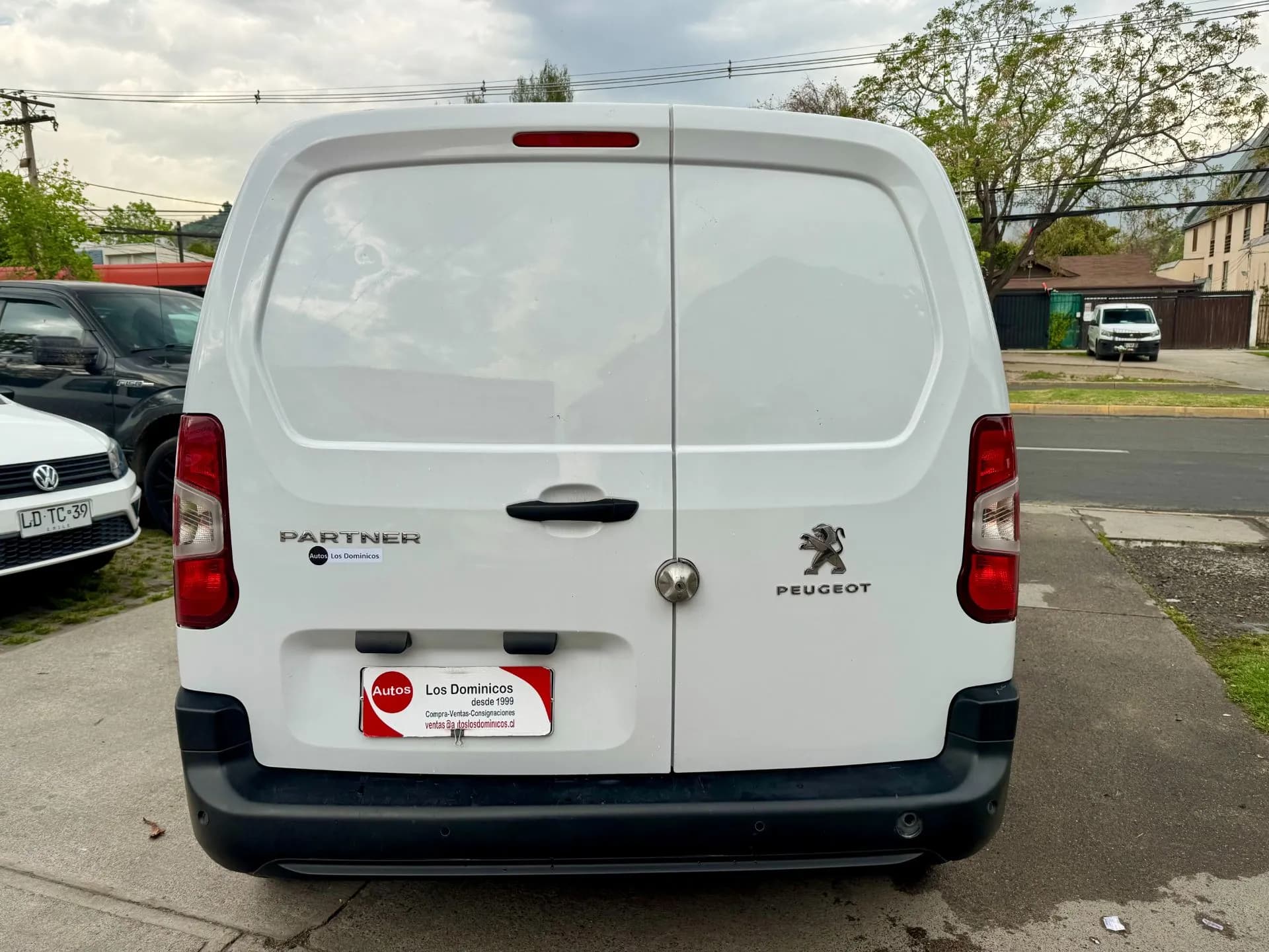 Peugeot PEUGEOT - PARTNER - DIESEL 1.5 MEC 6 VEL SOLO 26.000 KM FULL CARPLAY VER EN LAS CONDES vista 6