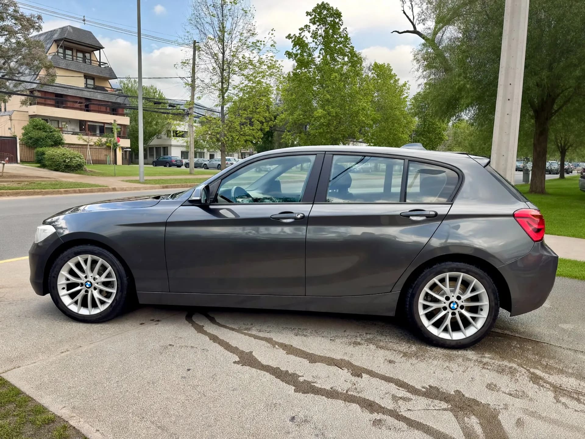 BMW BMW - 118 - LCI 1.5 TURBO AUTOMATICO SOLO 70.000 KM FULL CAMARA AIRE VER EN LAS CONDES vista 4