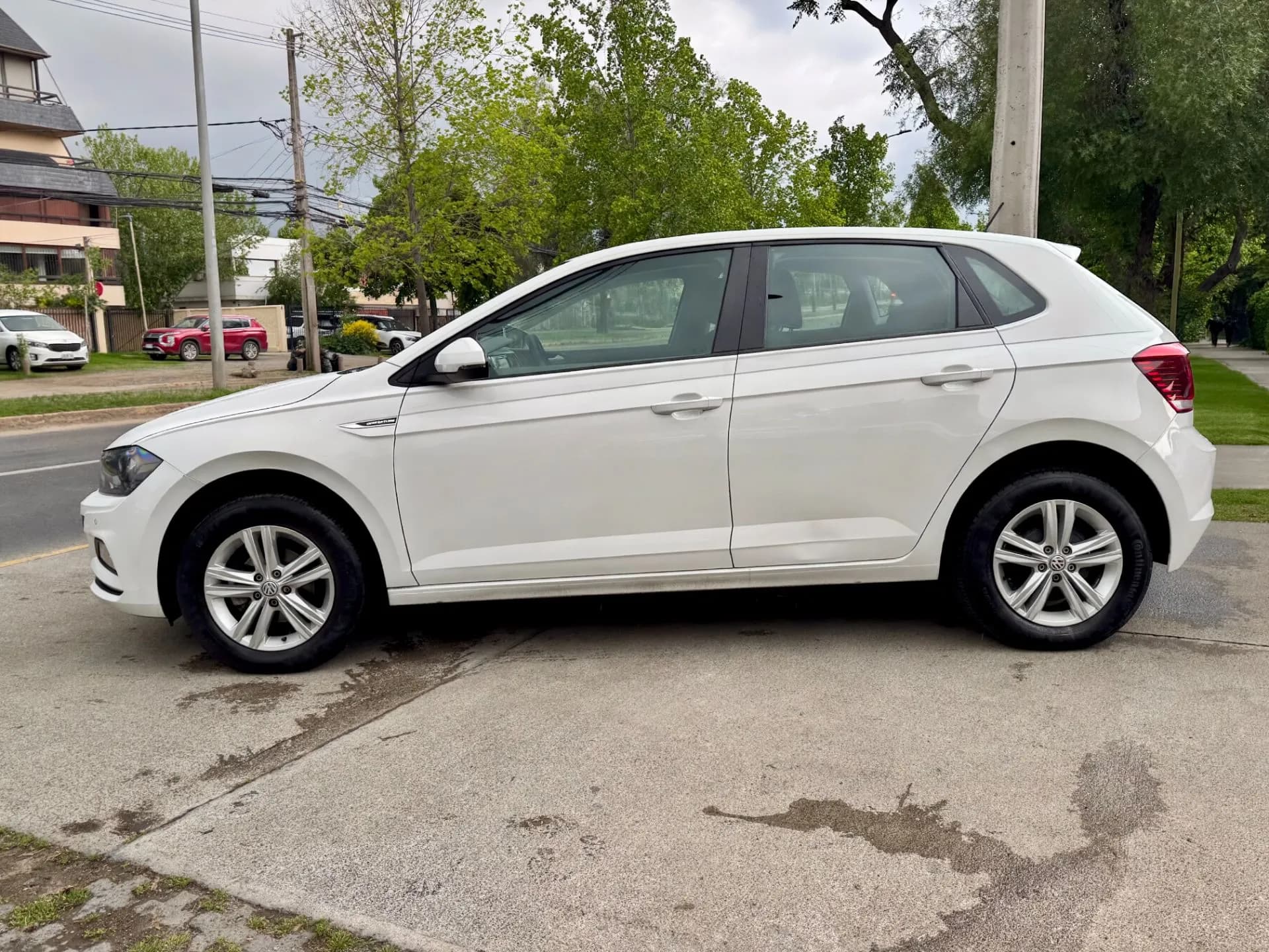 VOLKSWAGEN VOLKSWAGEN - POLO - COMFORLINE 1.6 AUTOMATICO SOLO 41.000 KM UNICO DUENO FULL CARPLAY 4 AIRBAG  VER EN LAS CONDES vista 6