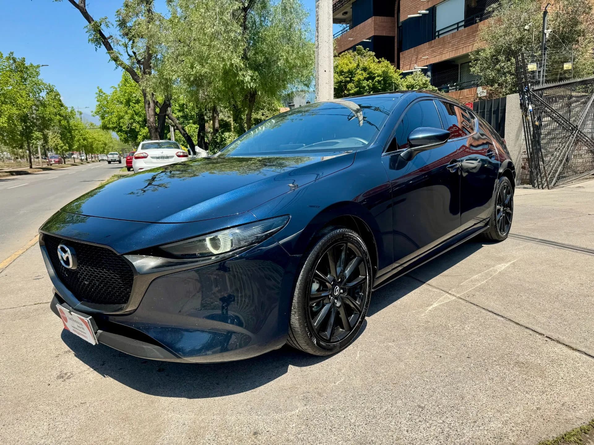 Mazda MAZDA - 3 - SPORT CORE 2.0 7G 6 AT FULL TECHO CARPLAY CAMARA MANTENCIONES VER EL LAS CONDES vista 3