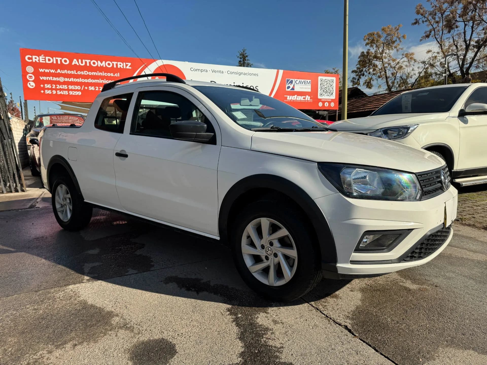 VOLKSWAGEN VOLKSWAGEN - SAVEIRO - CONFORTLINE 1.6 MEC SOLO 41.000 KM FULL CARPLAY AIRE AIRBAG VER EN LAS CONDES vista 1