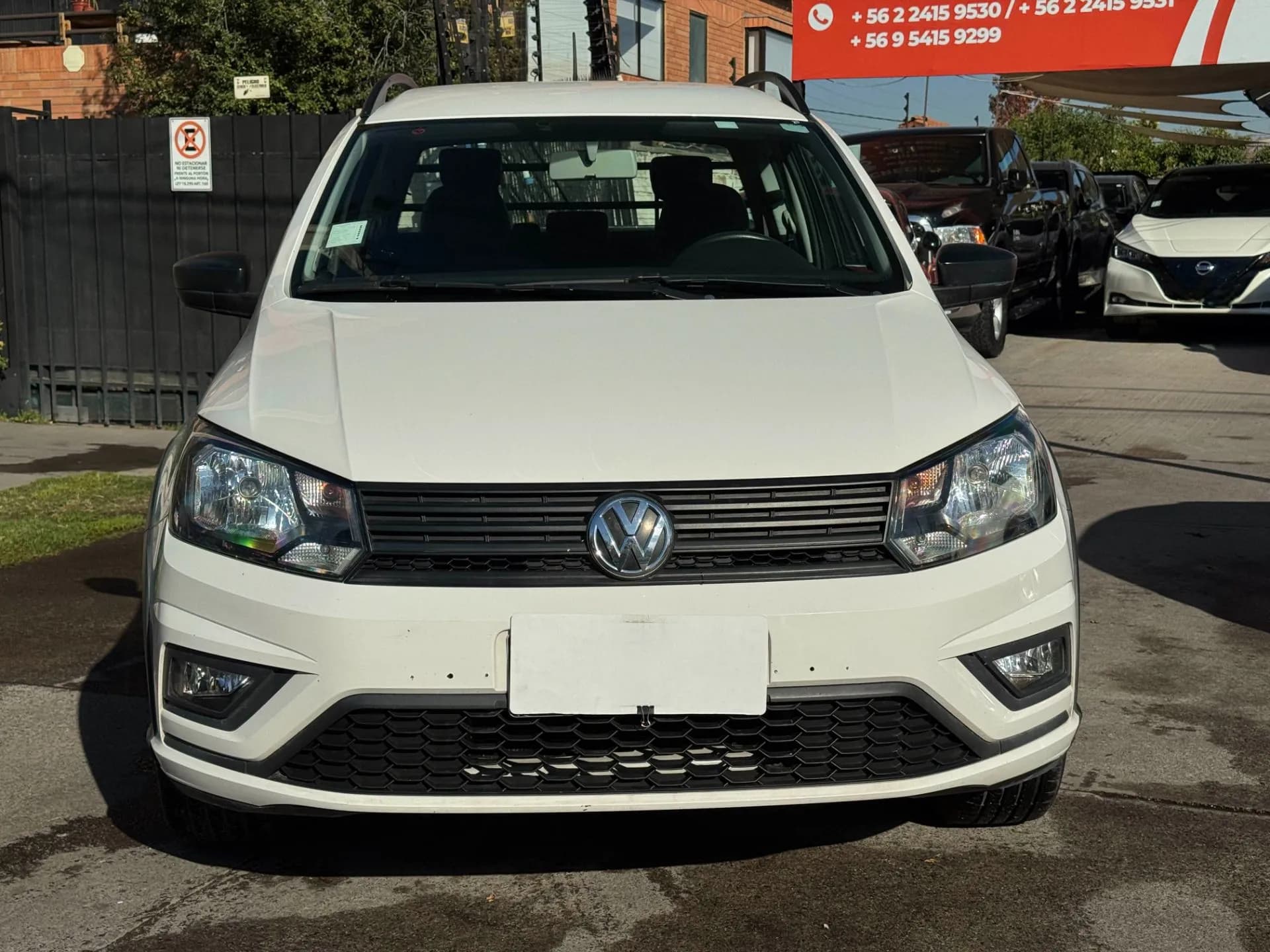 VOLKSWAGEN VOLKSWAGEN - SAVEIRO - CONFORTLINE 1.6 MEC SOLO 41.000 KM FULL CARPLAY AIRE AIRBAG VER EN LAS CONDES vista 2