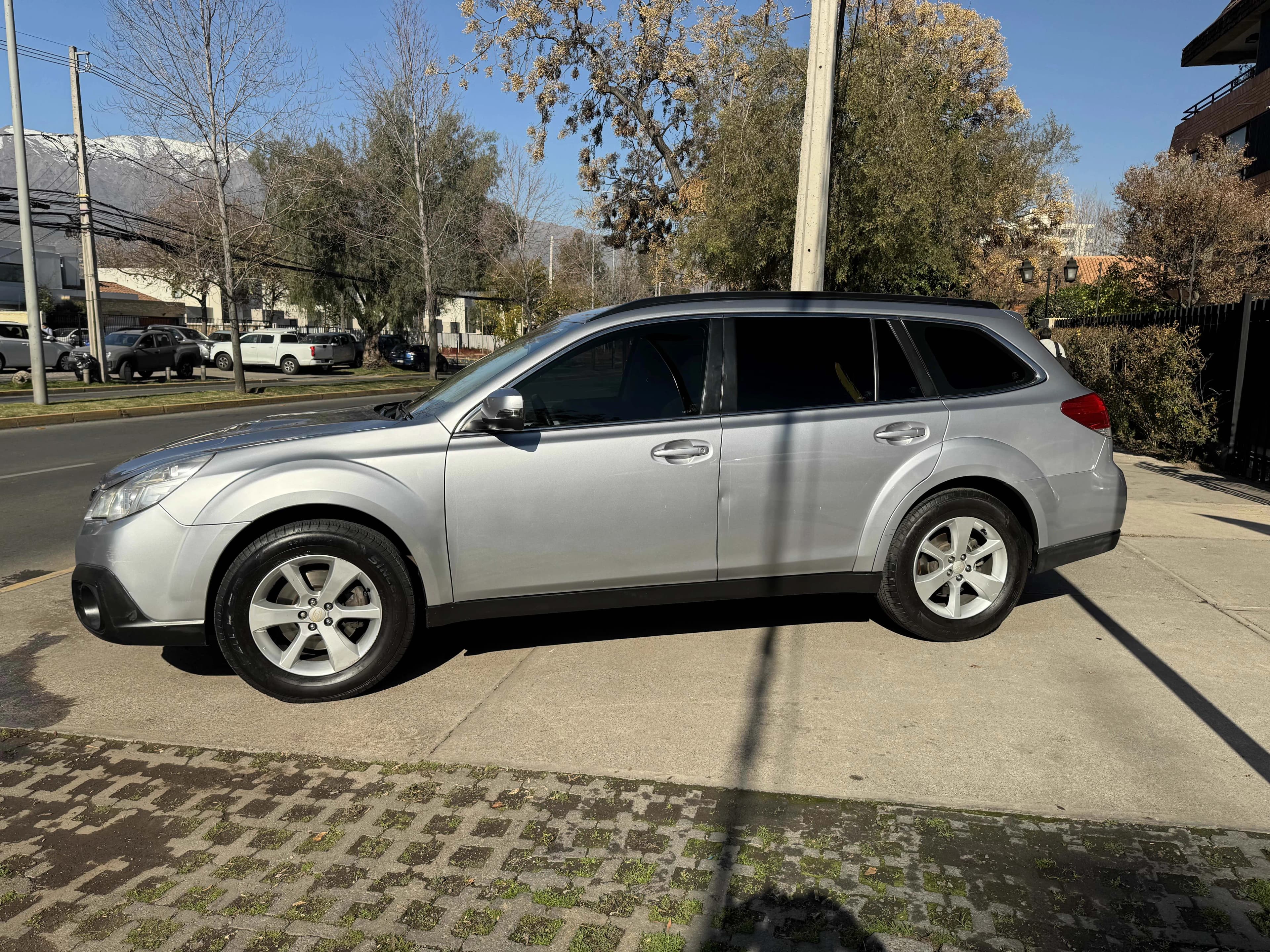 Subaru OUTBACK DIESEL 2.0 AUT 4X4 VER EN LAS CONDES vista 4
