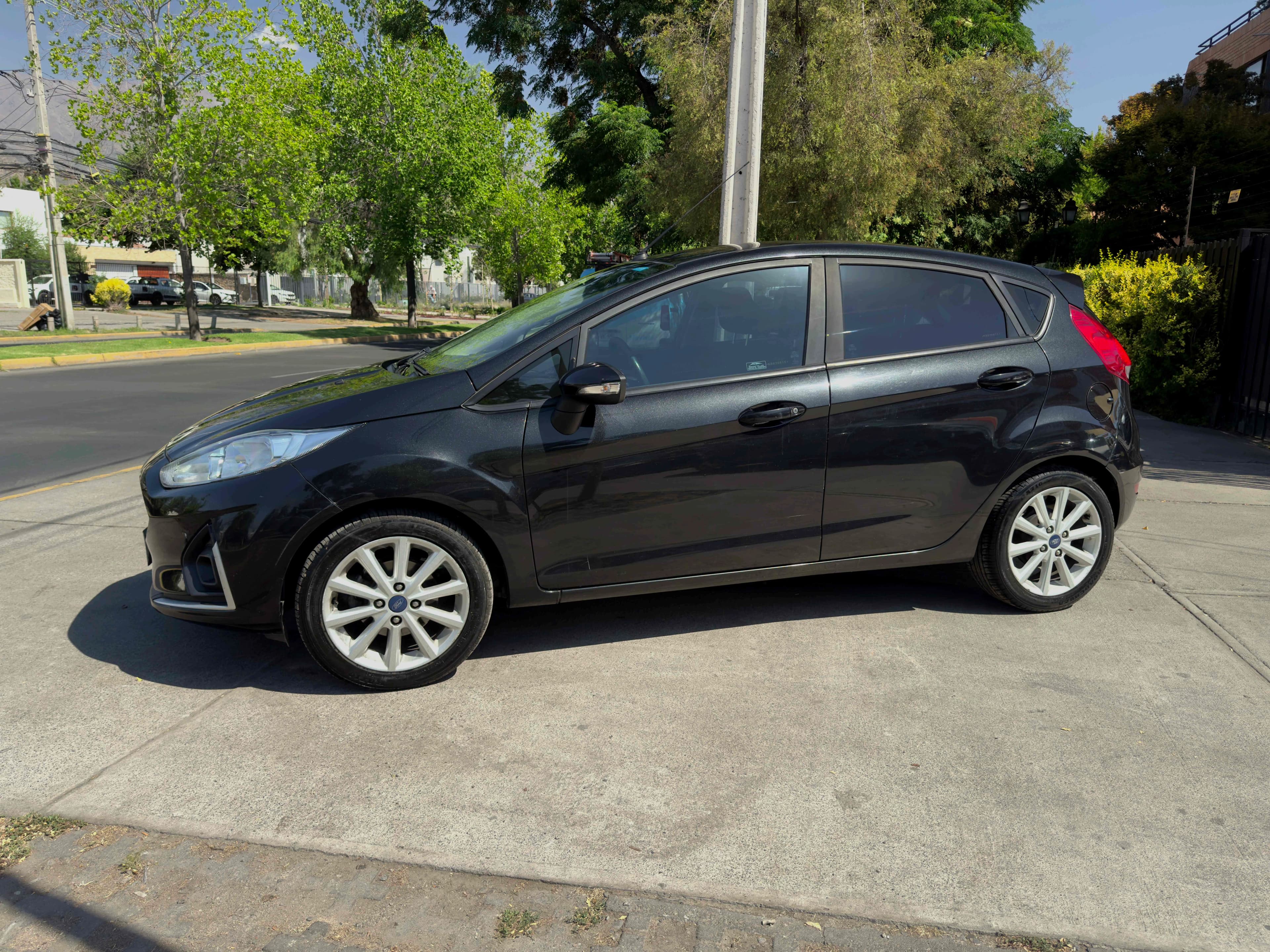 Ford FIESTA 1.6 MECANICO vista 4
