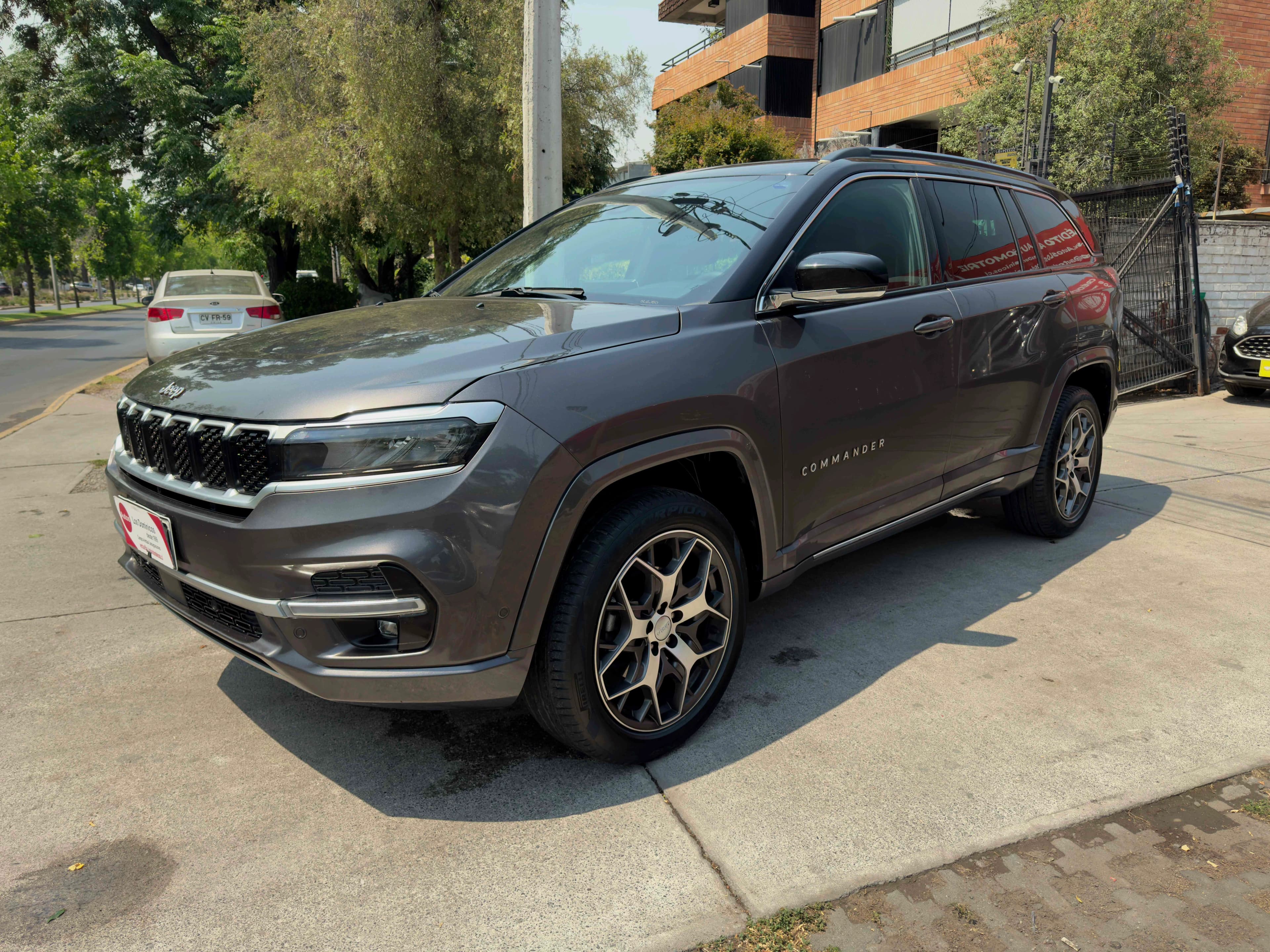 Jeep COMMANDER  OVERLAND 4X4 2.0 DIESEL  vista 2