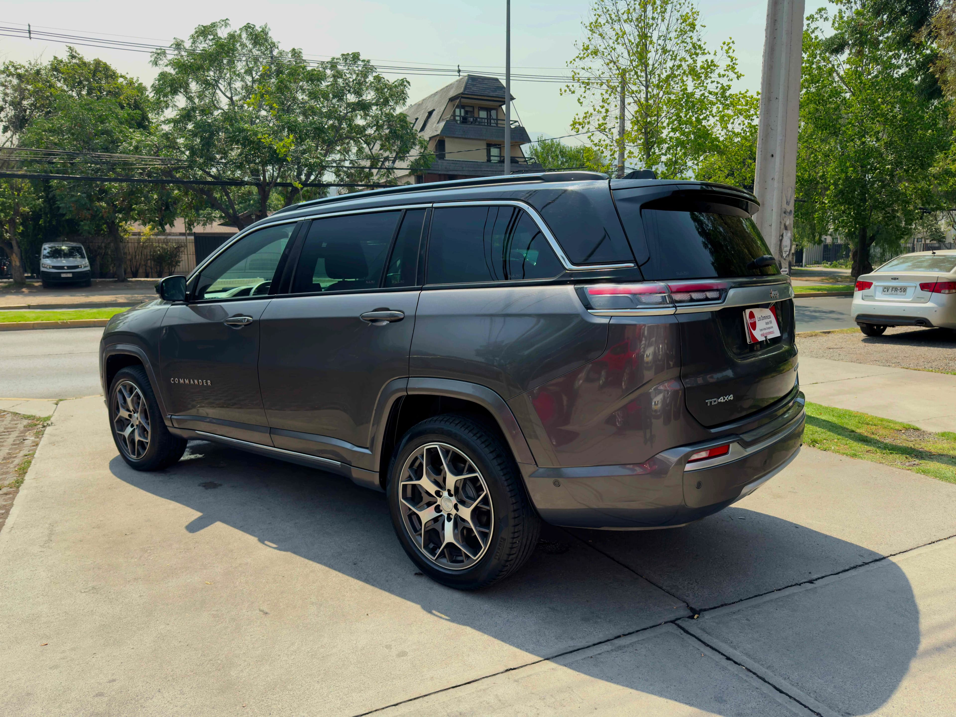 Jeep COMMANDER  OVERLAND 4X4 2.0 DIESEL  vista 4