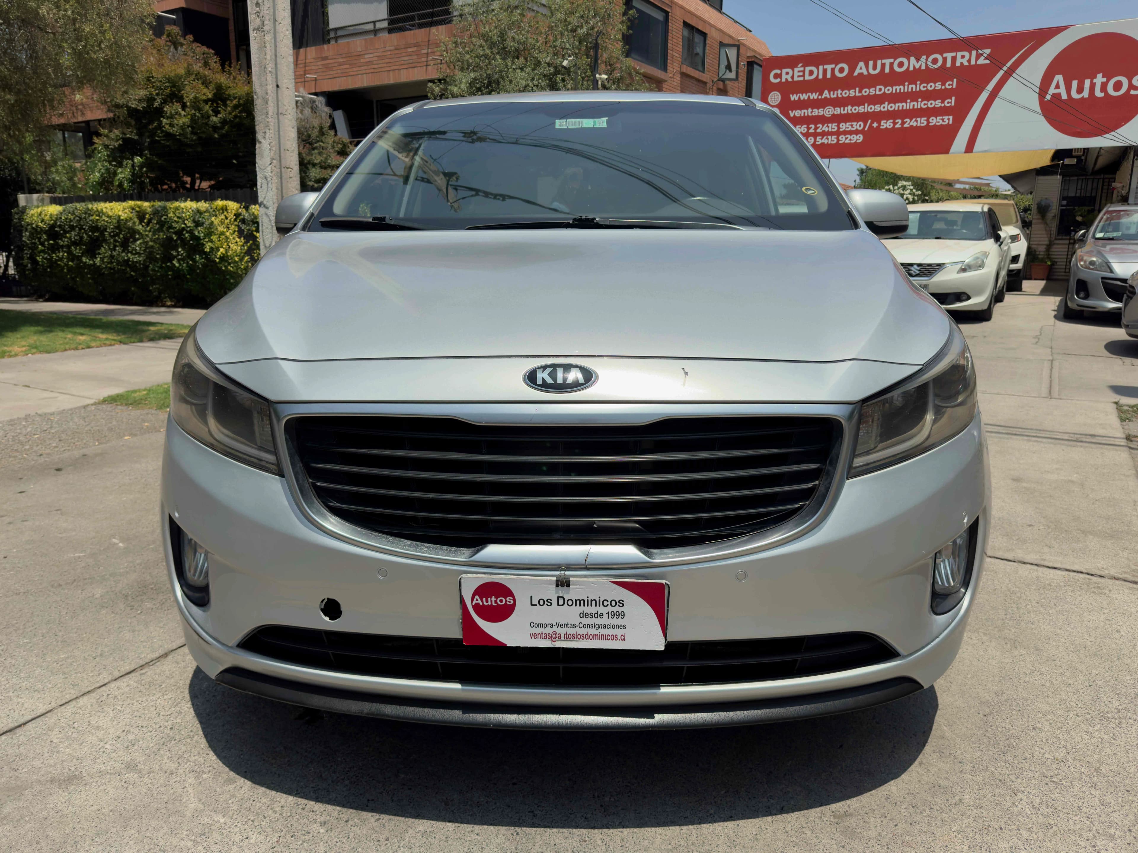 Kia GRAND CARNIVAL EX 2.2 AUTOMATICO  vista 2