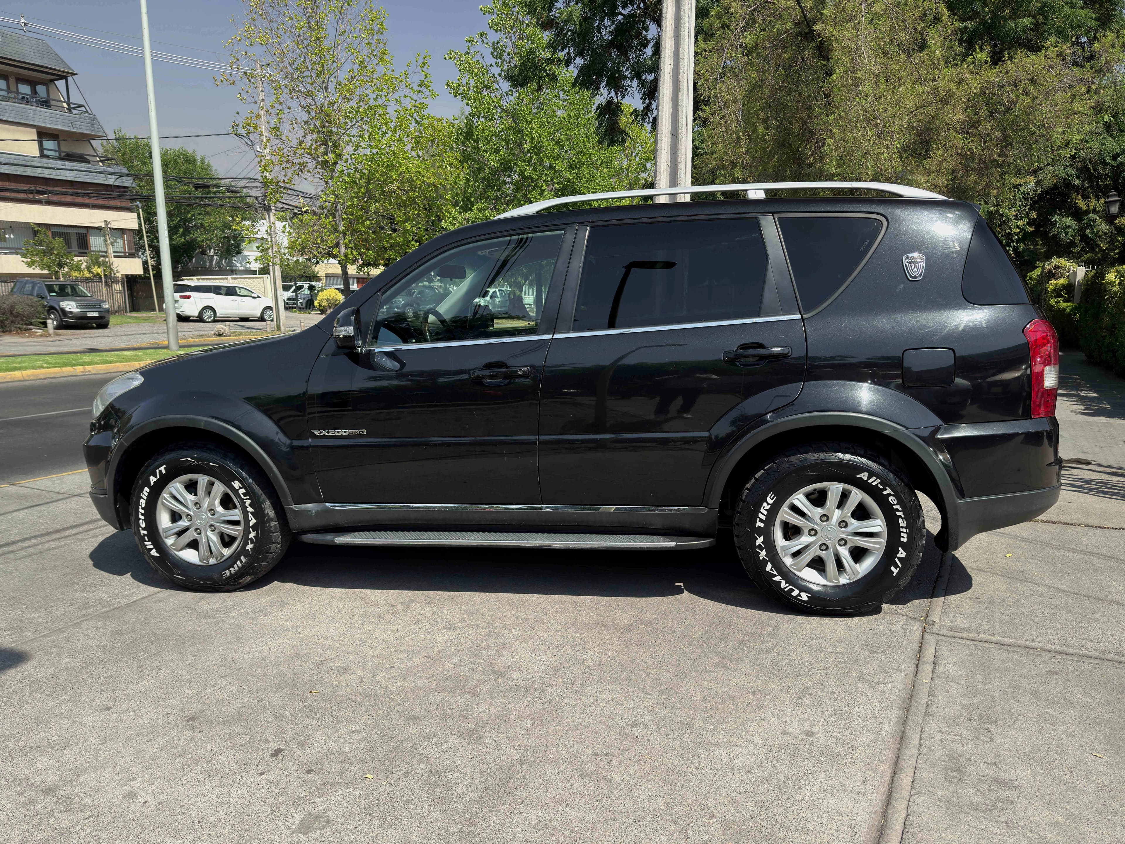 SsangYong REXTON DIESEL W 2.0 AUTOMATICA 4X4 3 CORRIDAS vista 4