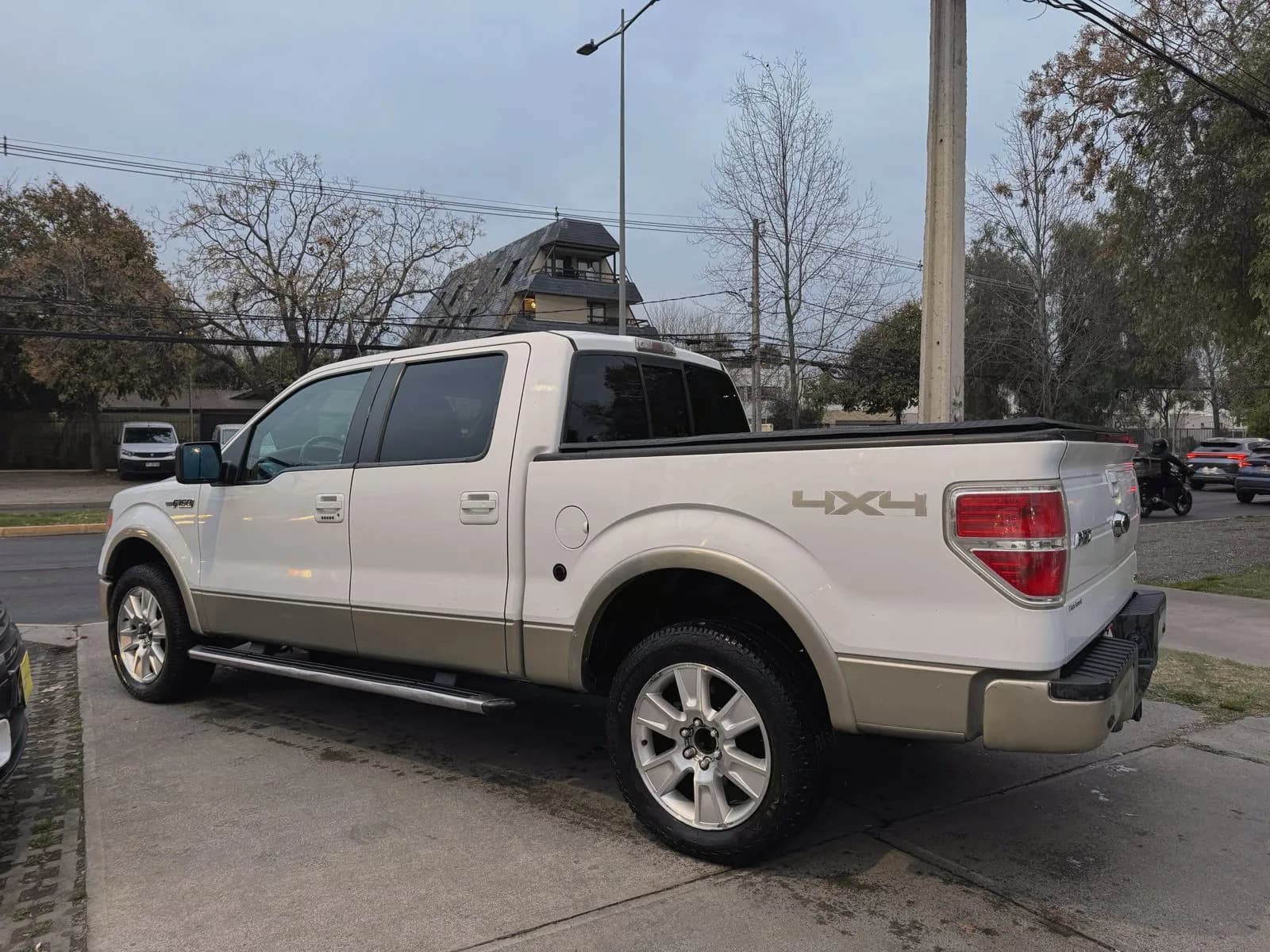 FORD FORD - F150 - LARIAT 4X4 5.4 CON SISTEMA GAS GLP vista 3