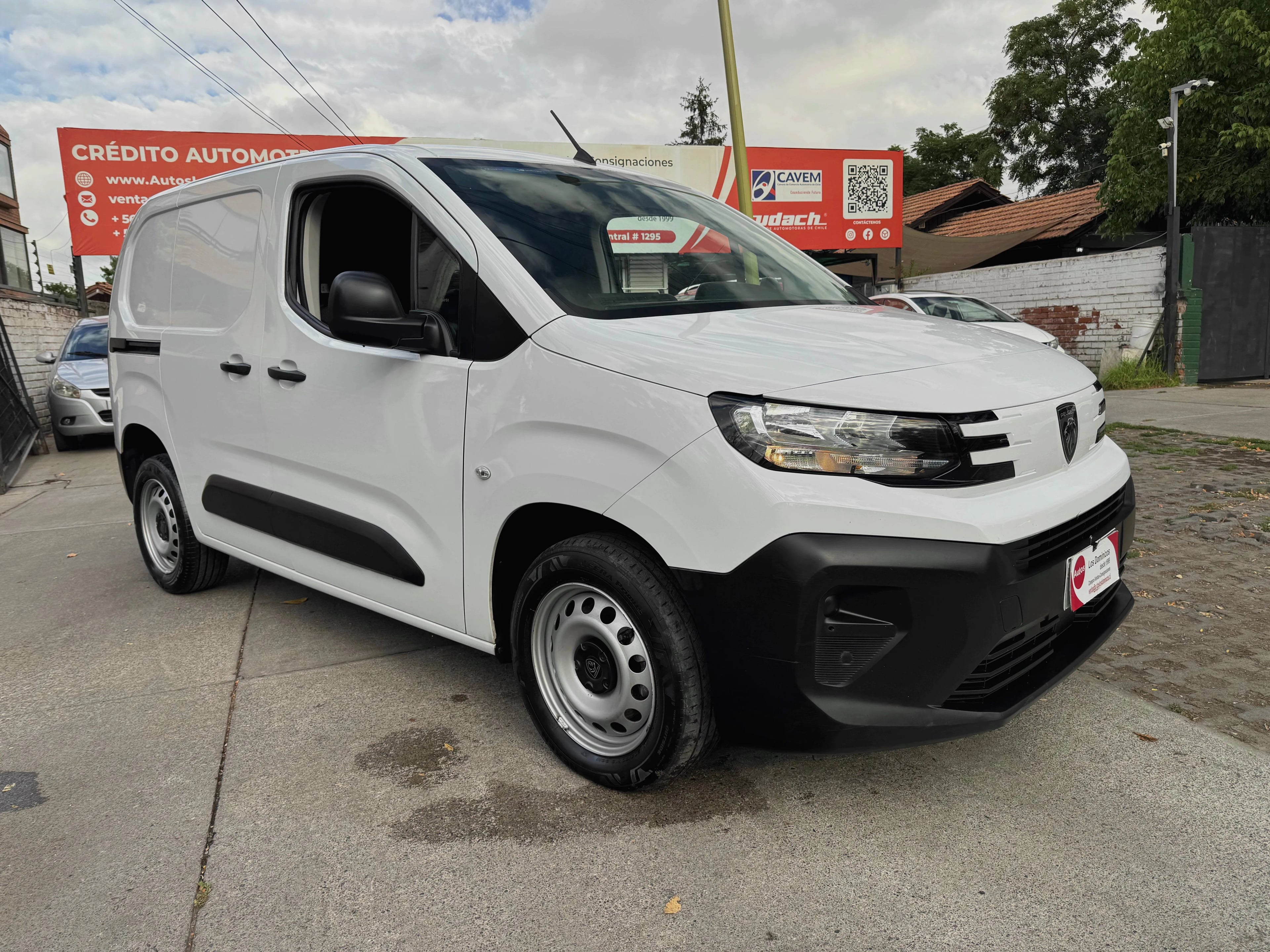 Peugeot DIESEL 1.5 MEC 6 VEL CARPLAY CAMARA VER EN LAS CONDES